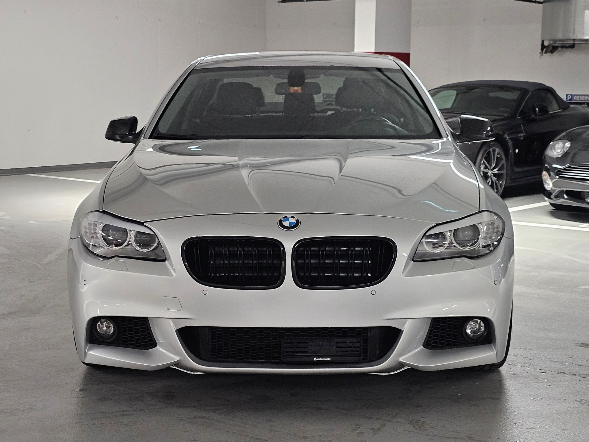 BMW 520d Steptronic-showroom-element-1