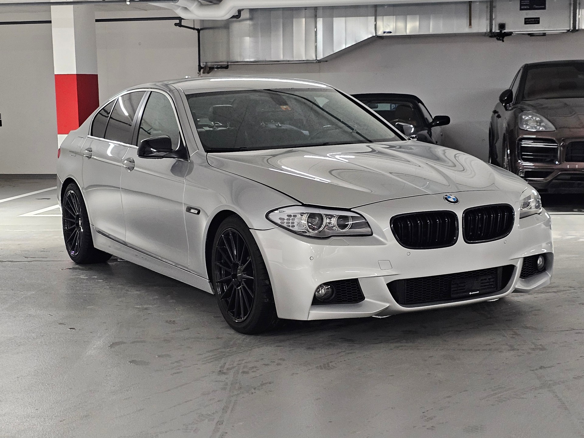 BMW 520d Steptronic-showroom-element-2