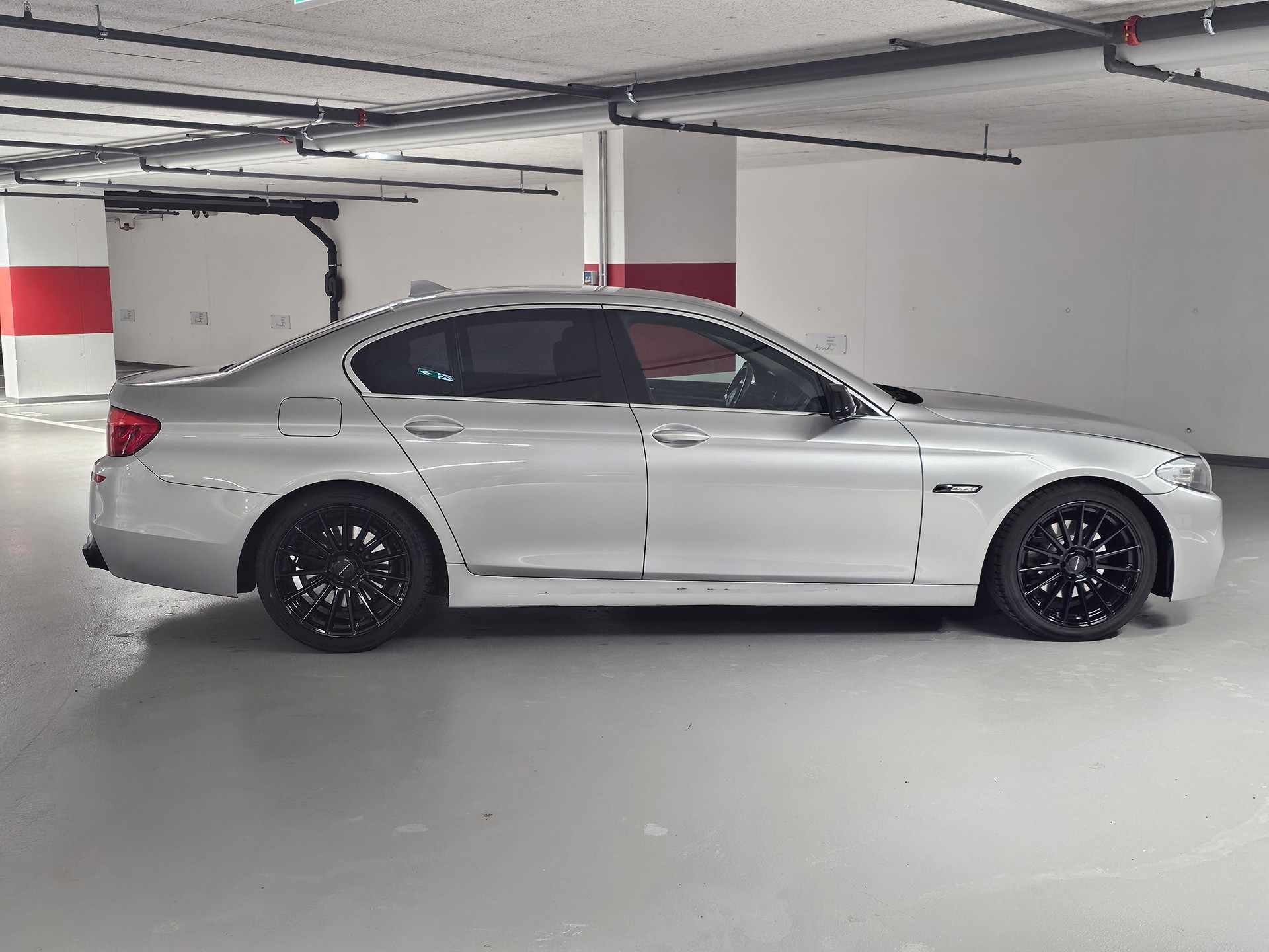BMW 520d Steptronic-showroom-element-3