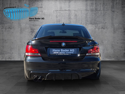 BMW 135i-showroom-element-3