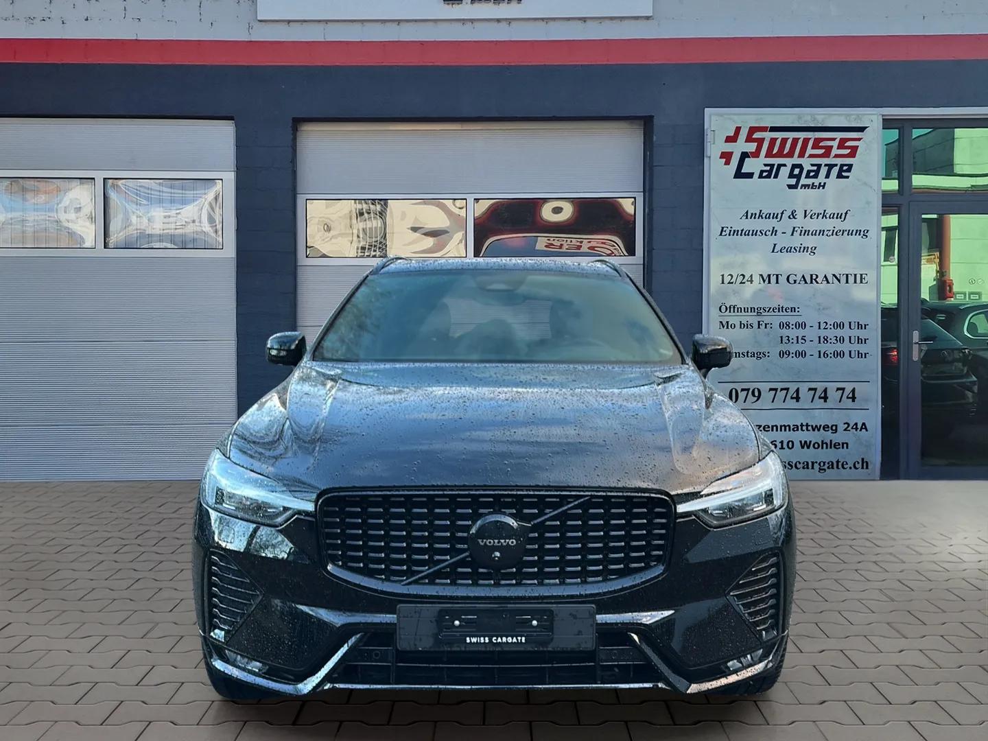 VOLVO XC60 B5 Benzin Mild Hybrid AWD Ultra Dark Geartronic mit AHK & Panoramadach & 5J Werksgarantie-showroom-element-2