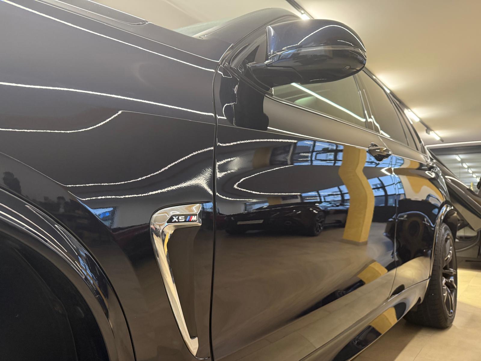 BMW X5M Edition Black Fire Steptronic-showroom-element-3