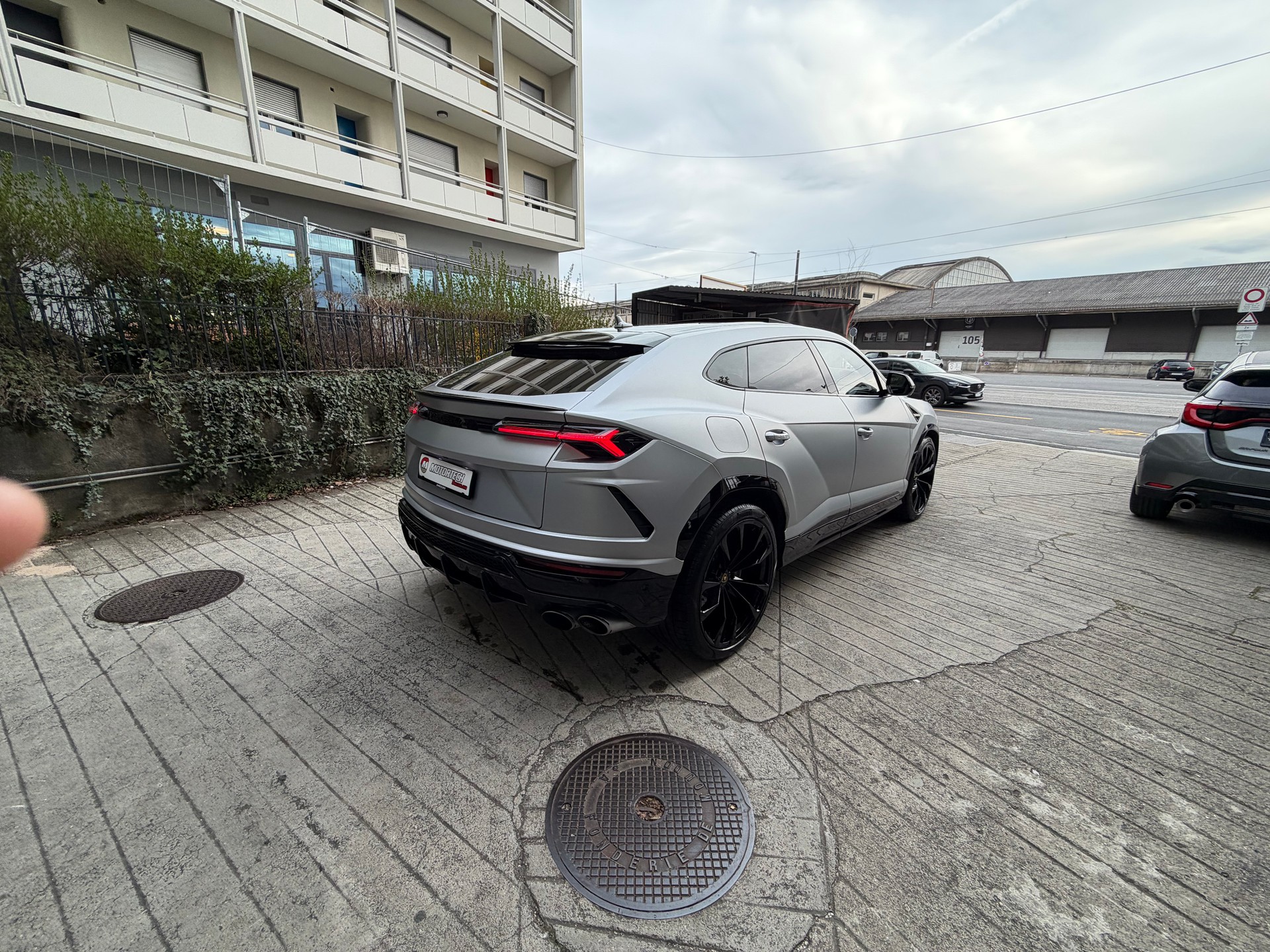 LAMBORGHINI Urus E-Gear Graphite Capsule-image-4