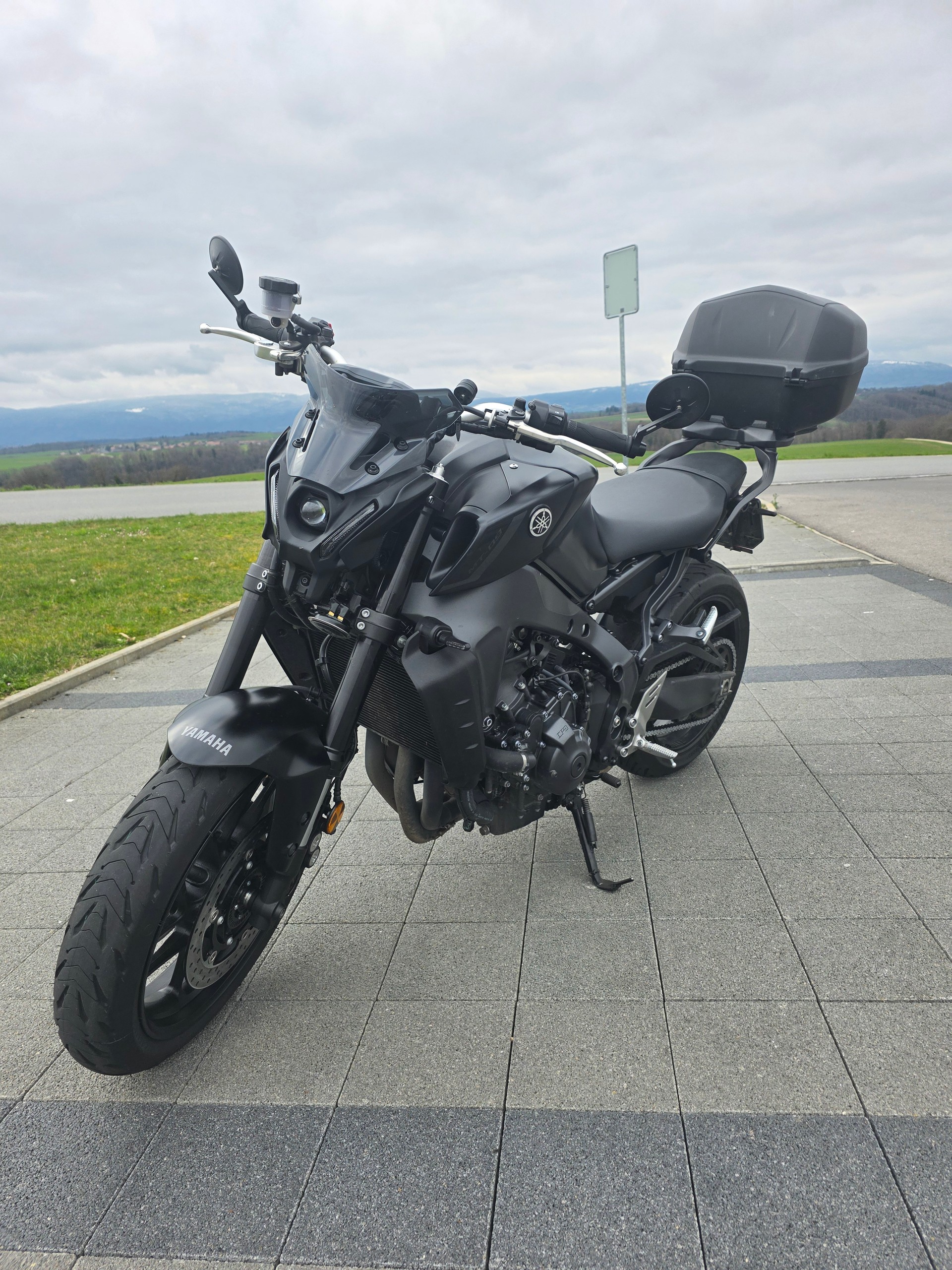 YAMAHA MT-09-image-1
