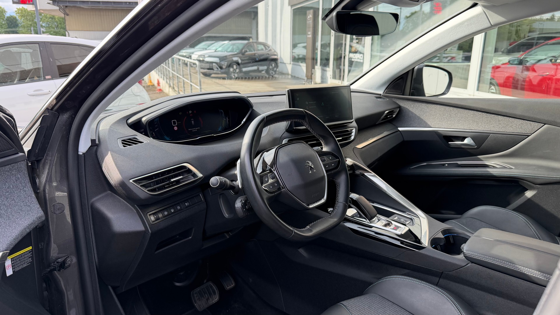 PEUGEOT 3008 225e Hybrid2 Allure Pack EAT8-image-6