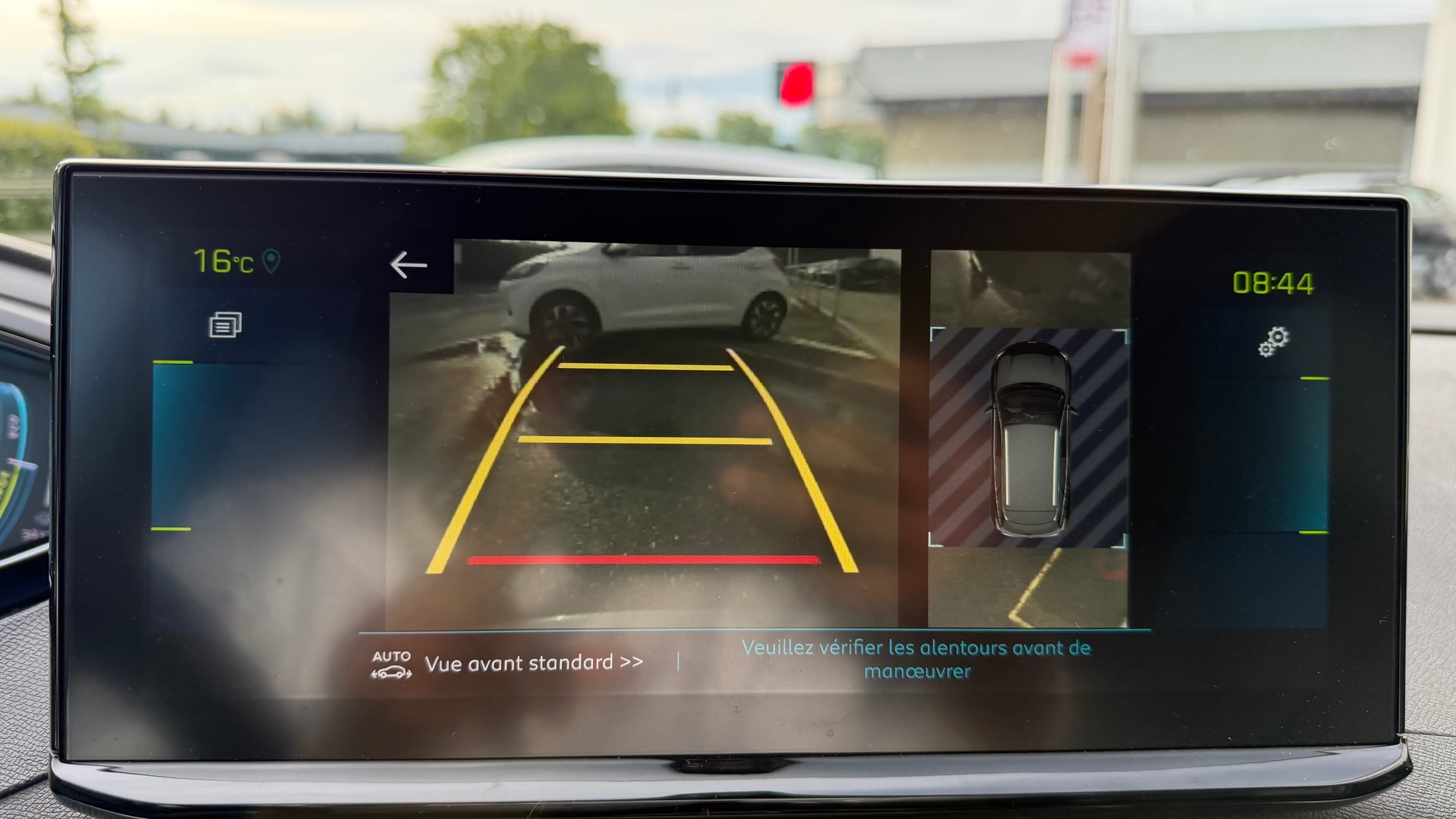 PEUGEOT 3008 225e Hybrid2 Allure Pack EAT8-image-14