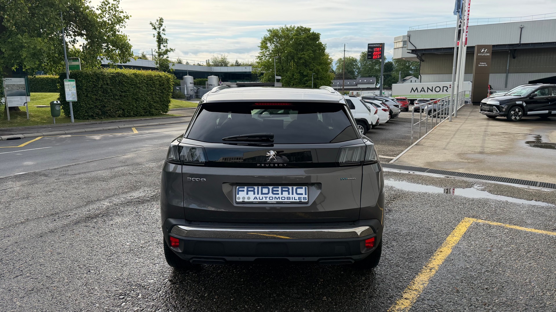 PEUGEOT 3008 225e Hybrid2 Allure Pack EAT8-showroom-element-3