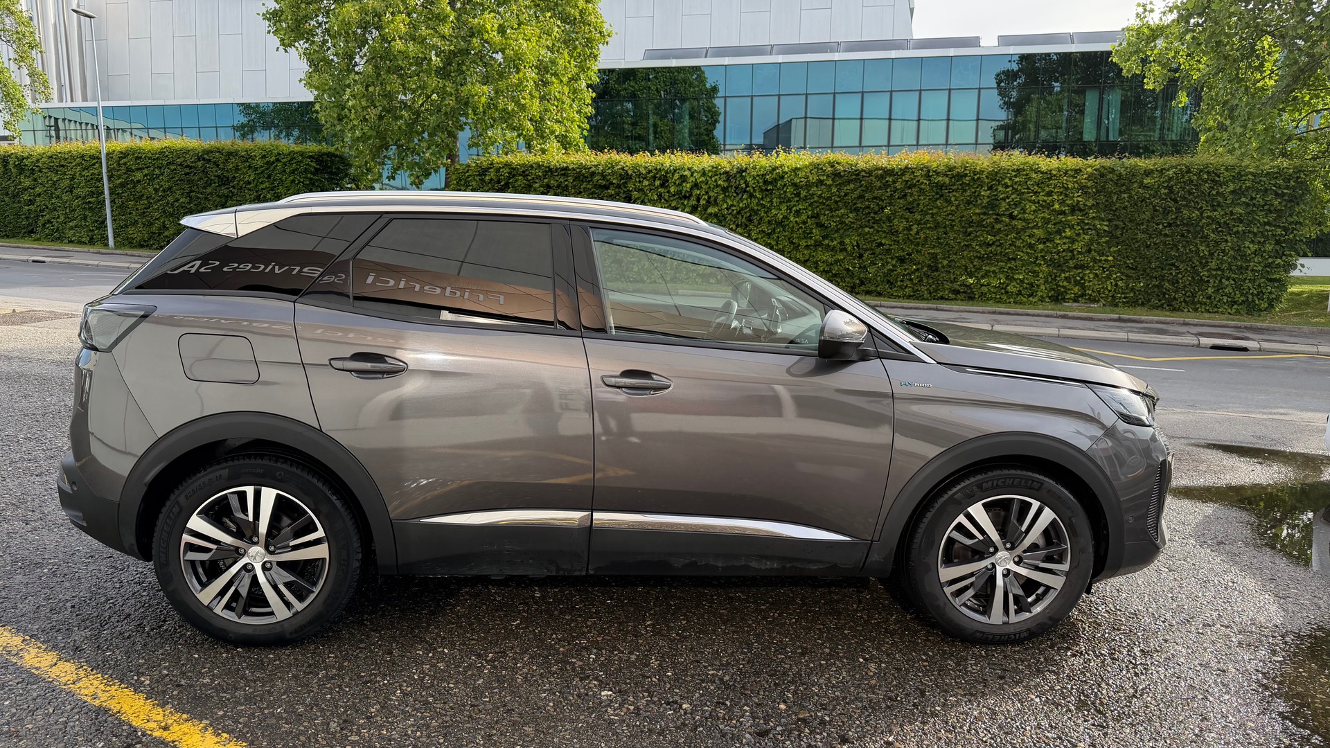 PEUGEOT 3008 225e Hybrid2 Allure Pack EAT8-image-4