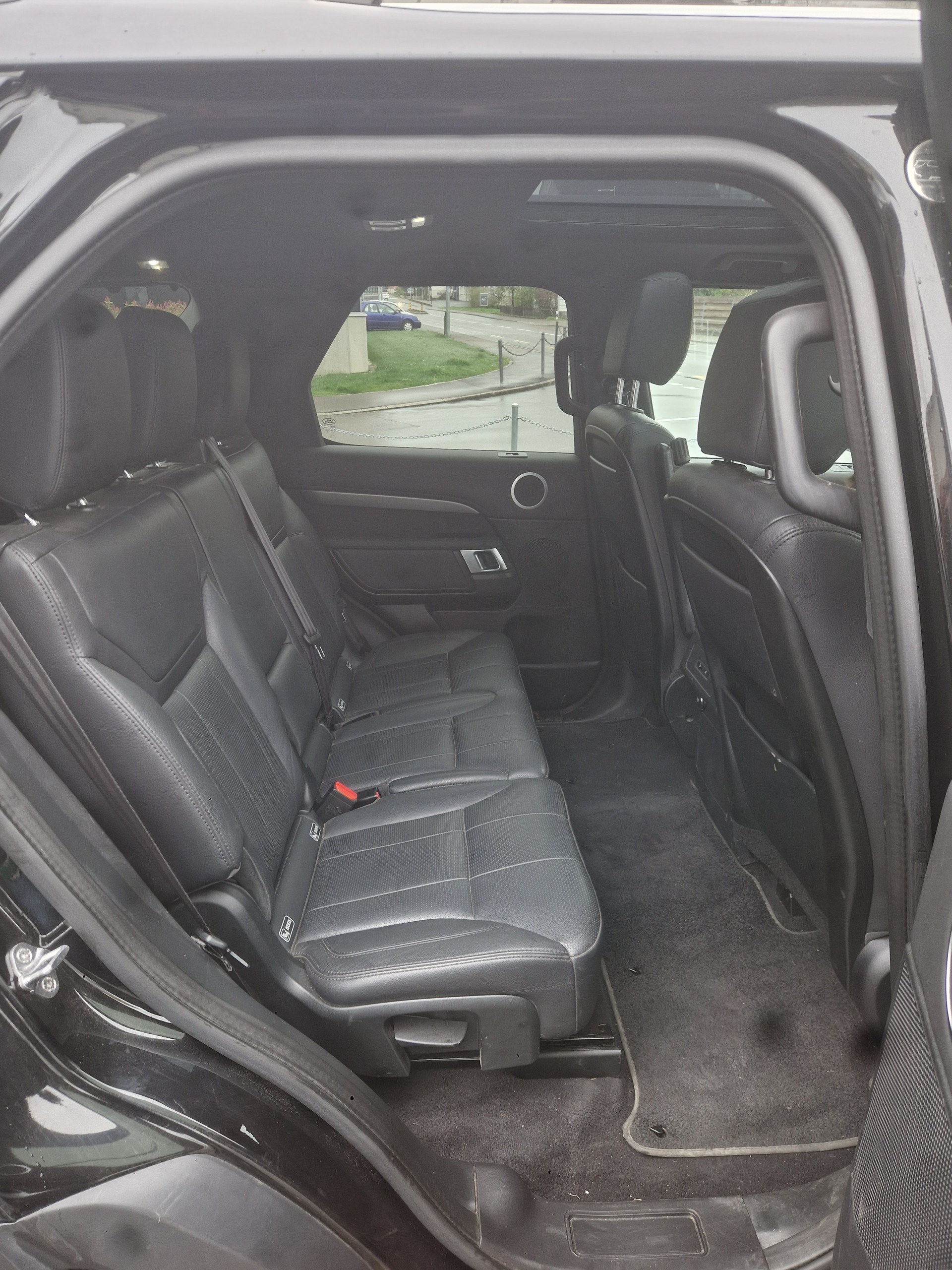 LAND ROVER Landrover Discovery 3.0 SDV6-image-4