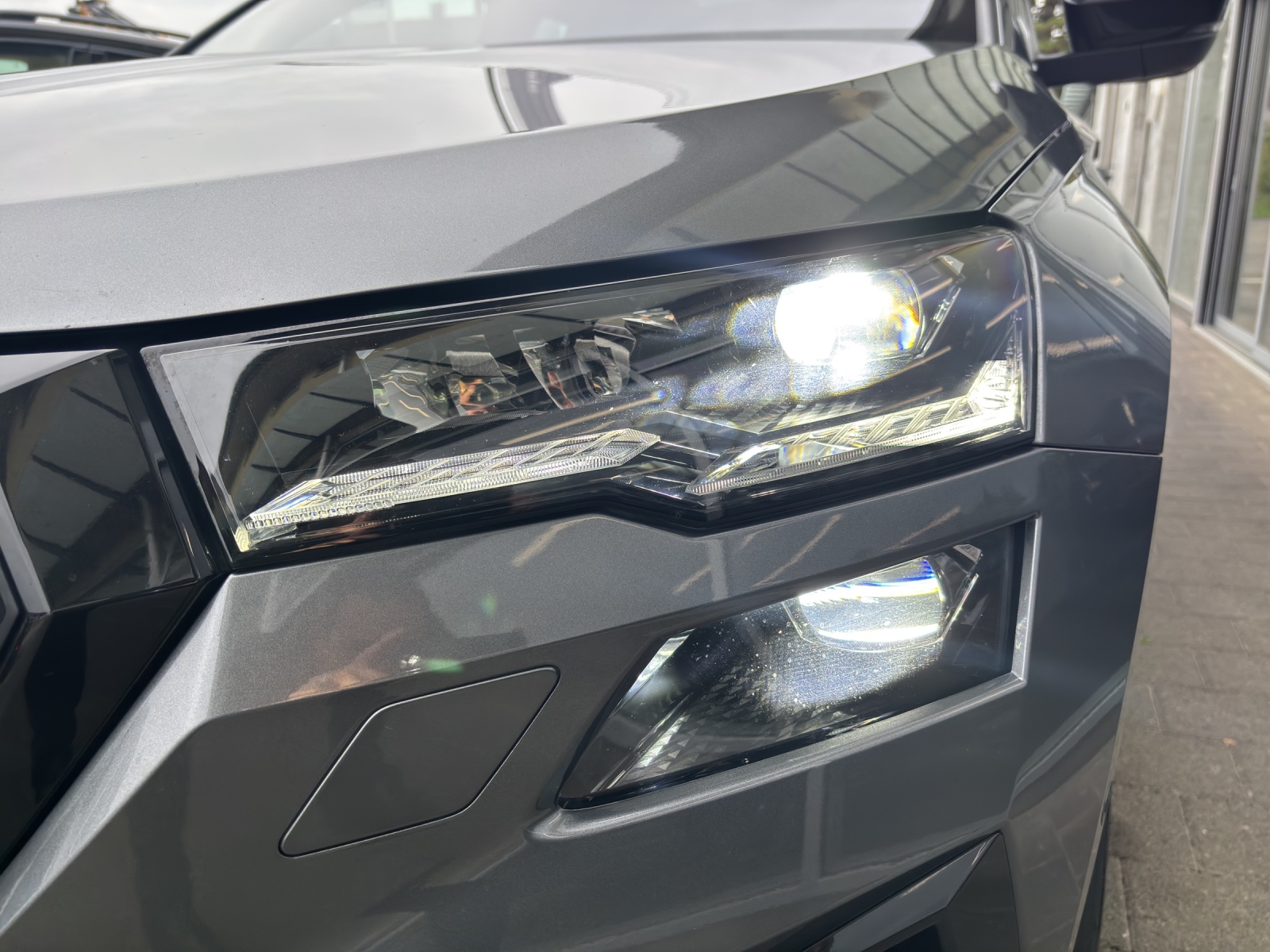 SKODA New Karoq 2.0 TSI SportLine 4x4 DSG mit Panorama-Ausstell-/Schiebedach-image-9