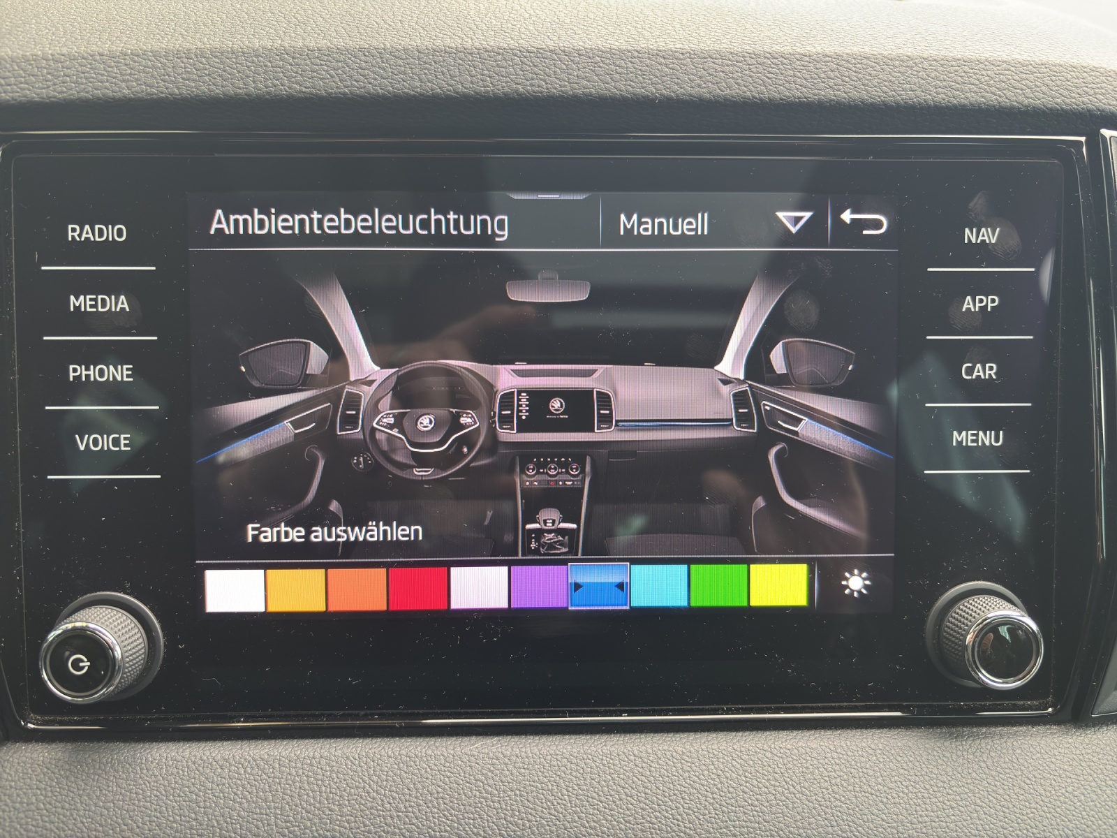 SKODA New Karoq 2.0 TSI SportLine 4x4 DSG mit Panorama-Ausstell-/Schiebedach-image-25