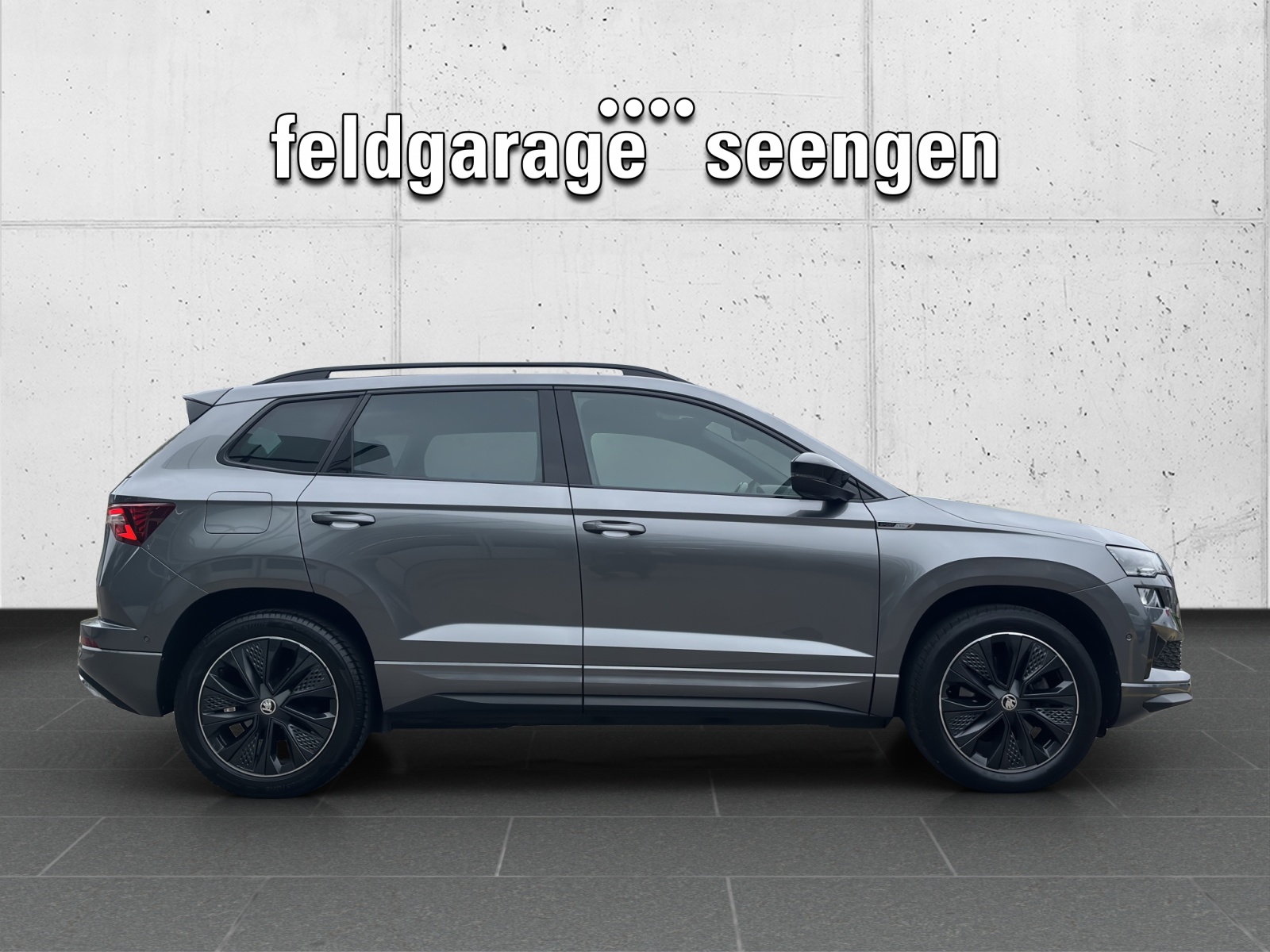 SKODA New Karoq 2.0 TSI SportLine 4x4 DSG mit Panorama-Ausstell-/Schiebedach-showroom-element-3