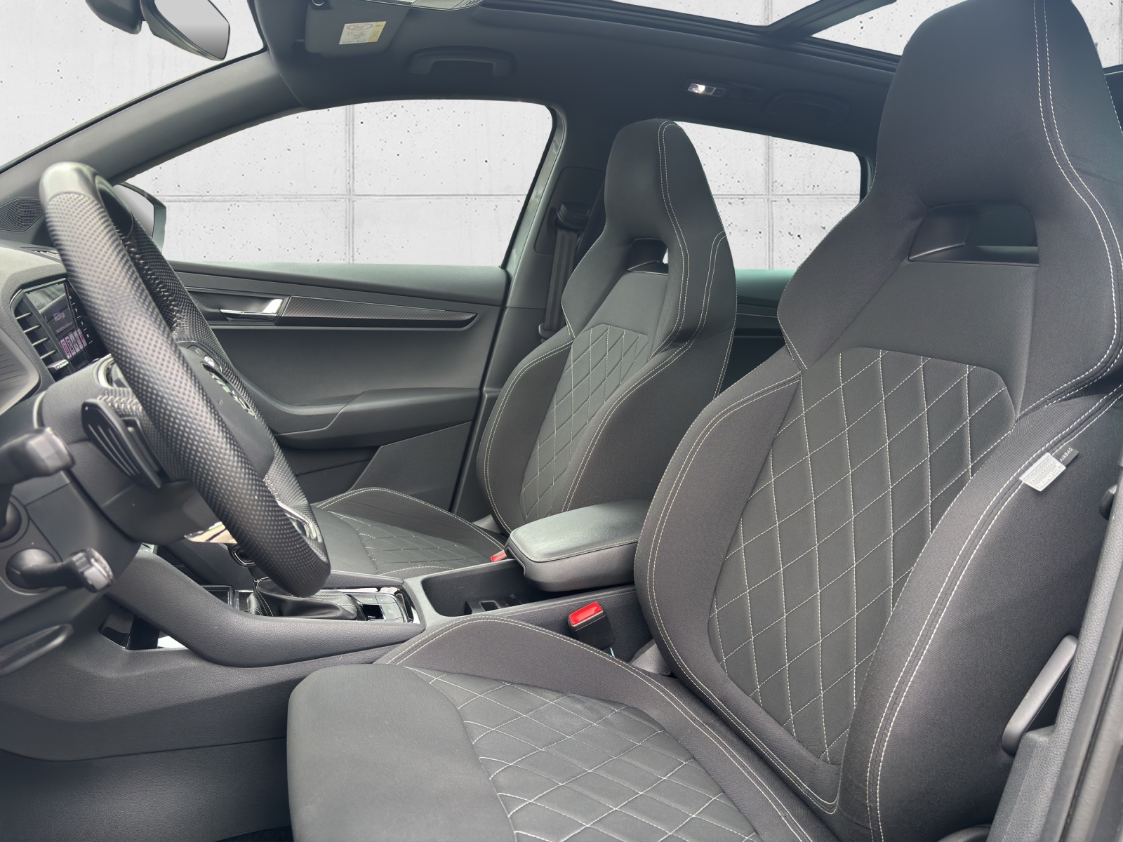 SKODA New Karoq 2.0 TSI SportLine 4x4 DSG mit Panorama-Ausstell-/Schiebedach-image-27