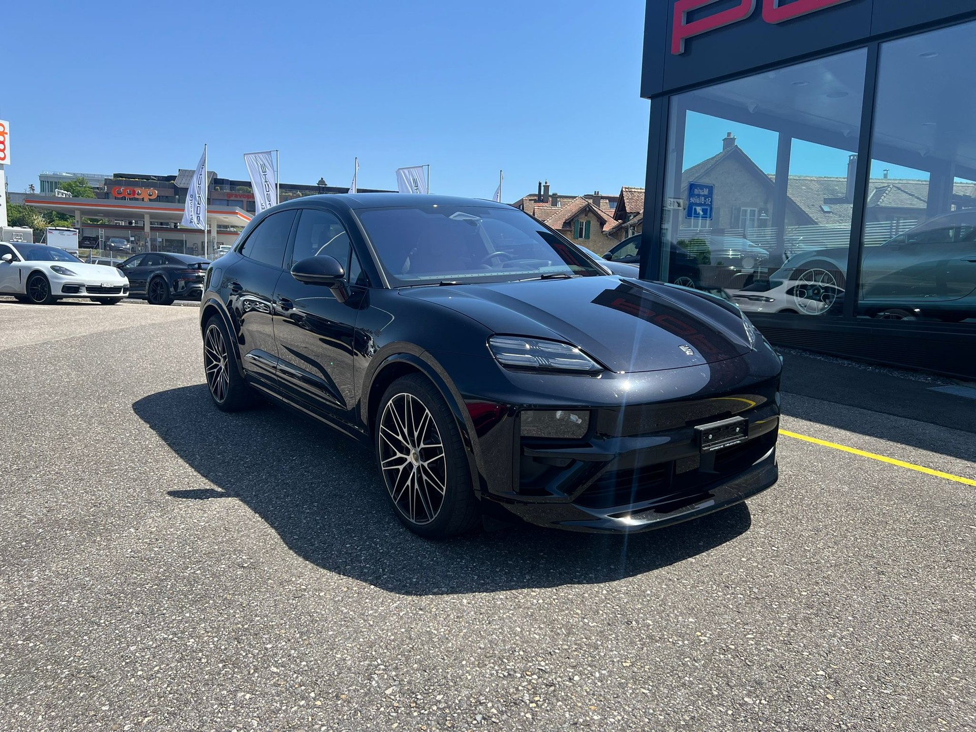 PORSCHE Macan Turbo 100kWh-image-4
