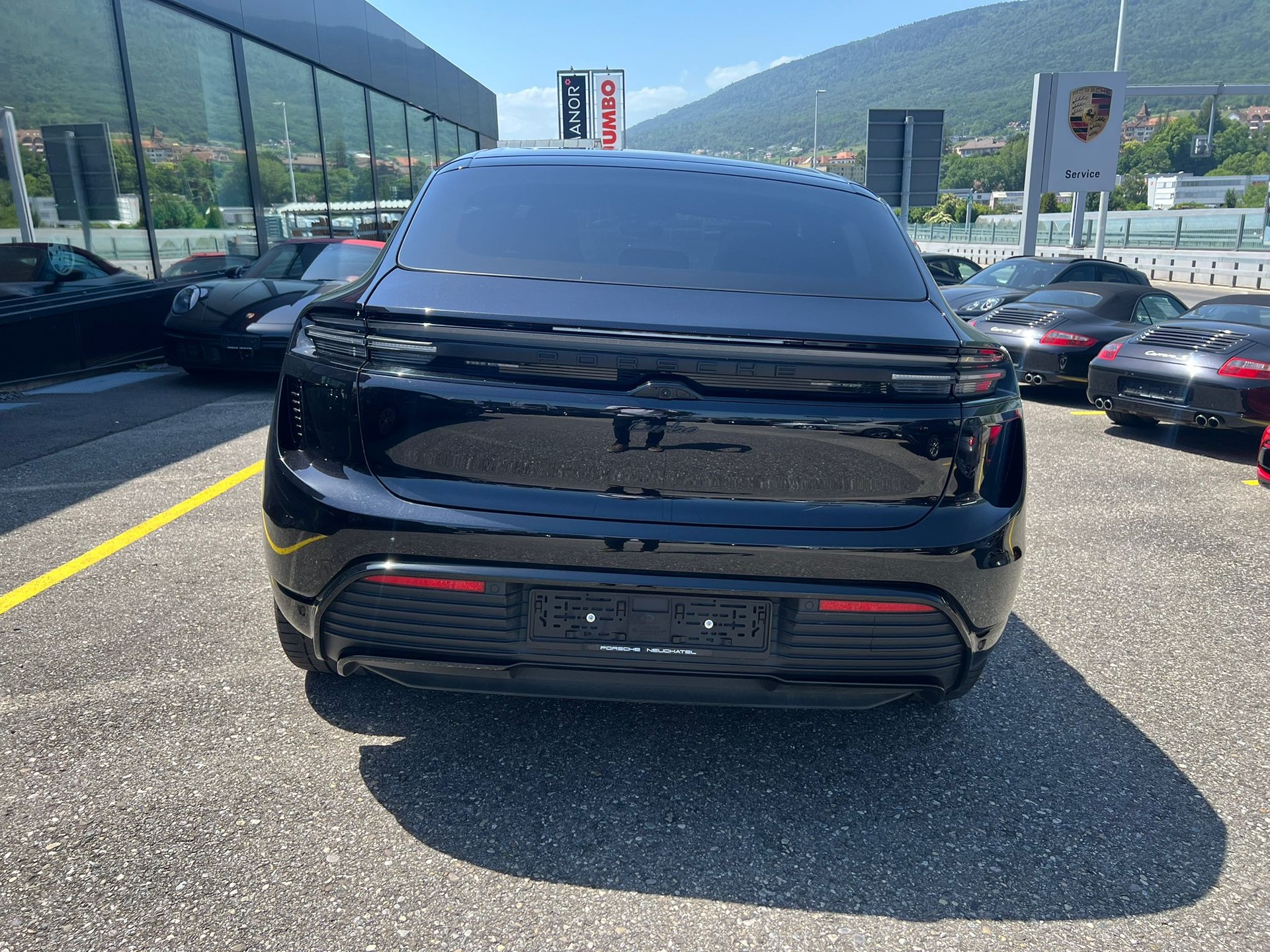 PORSCHE Macan Turbo 100kWh-image-5
