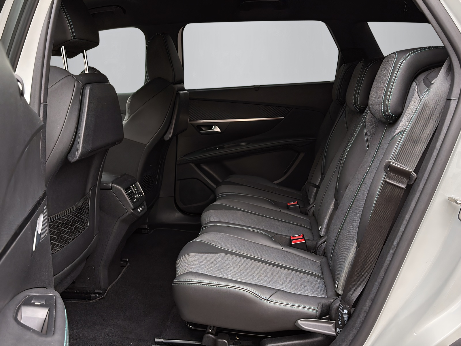 PEUGEOT 5008 1.5 BlueHDi Allure Pack-image-6