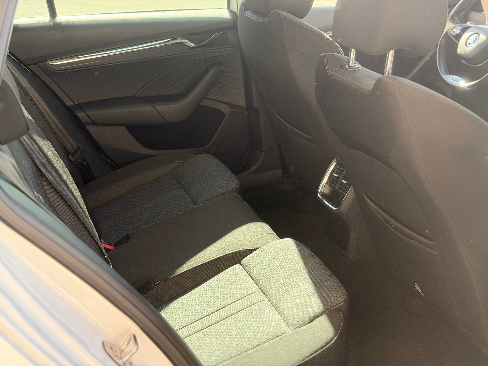 SKODA Octavia Combi 2.0 TDI DSG Style 4x4-image-20