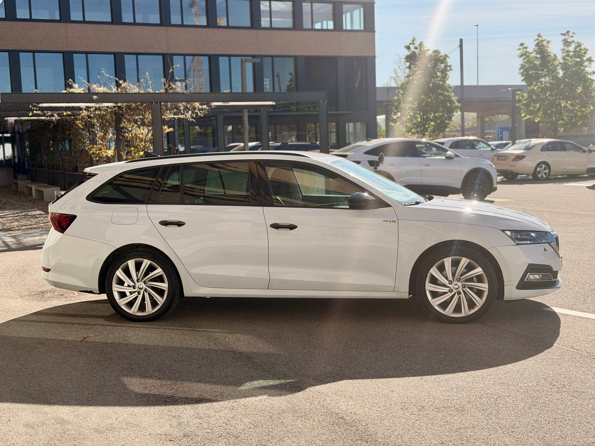 SKODA Octavia Combi 2.0 TDI DSG Style 4x4-showroom-element-2