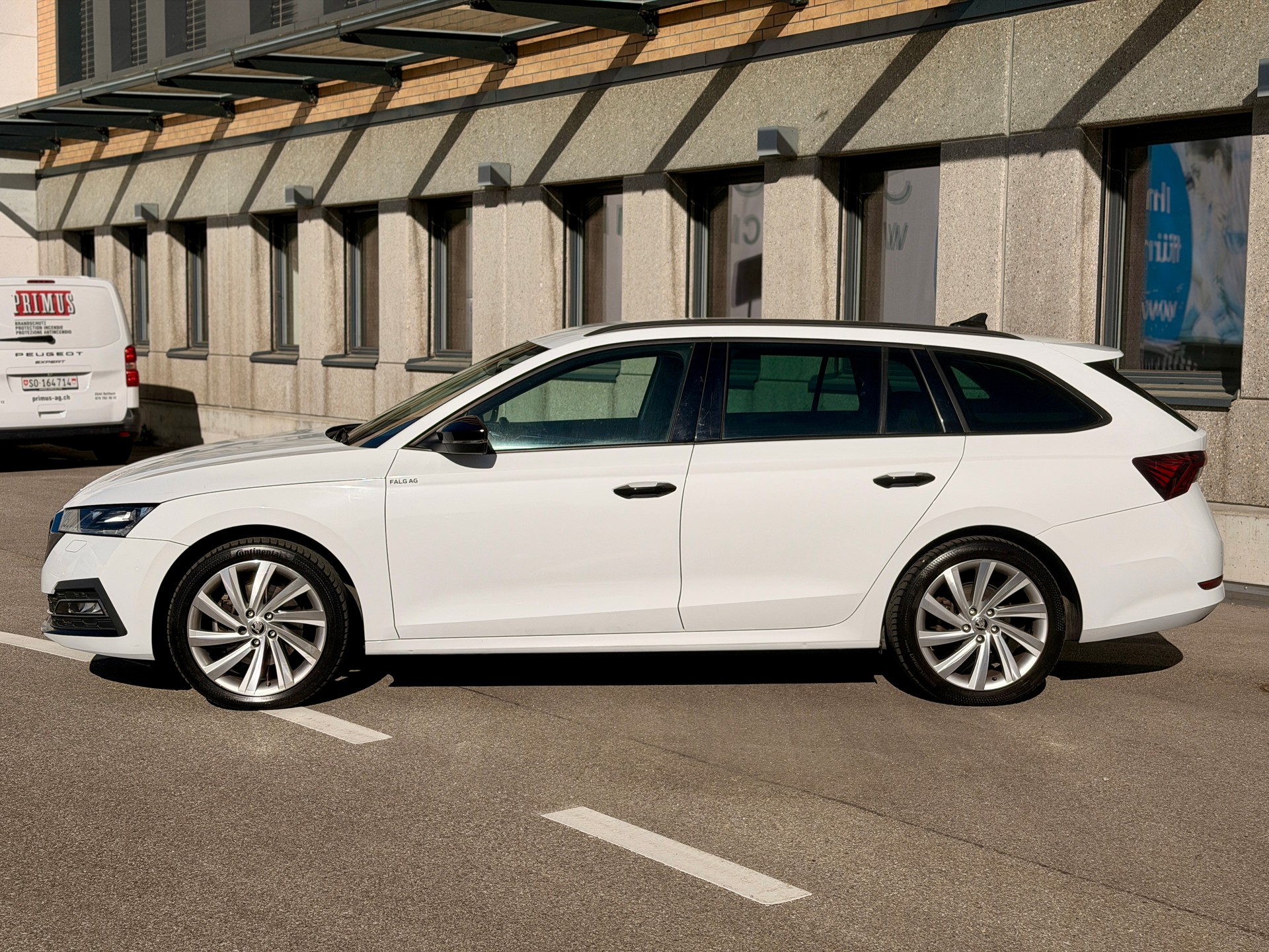 SKODA Octavia Combi 2.0 TDI DSG Style 4x4-showroom-element-1