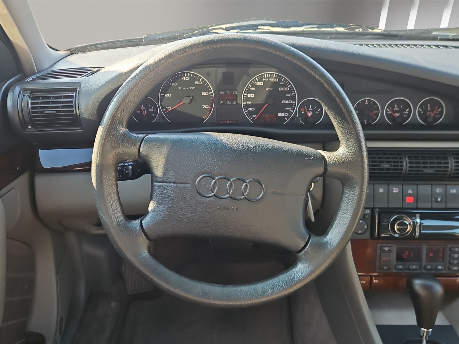 AUDI A6 Avant 2.8 E 30V-image-9