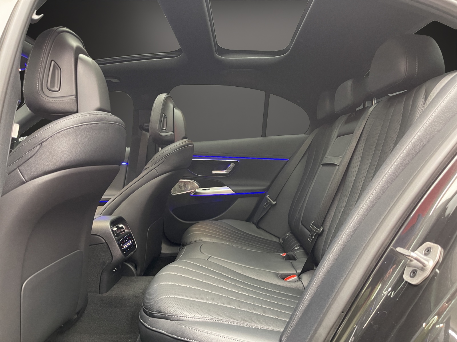 MERCEDES-BENZ E 450 d 4MATIC Limousine-image-10
