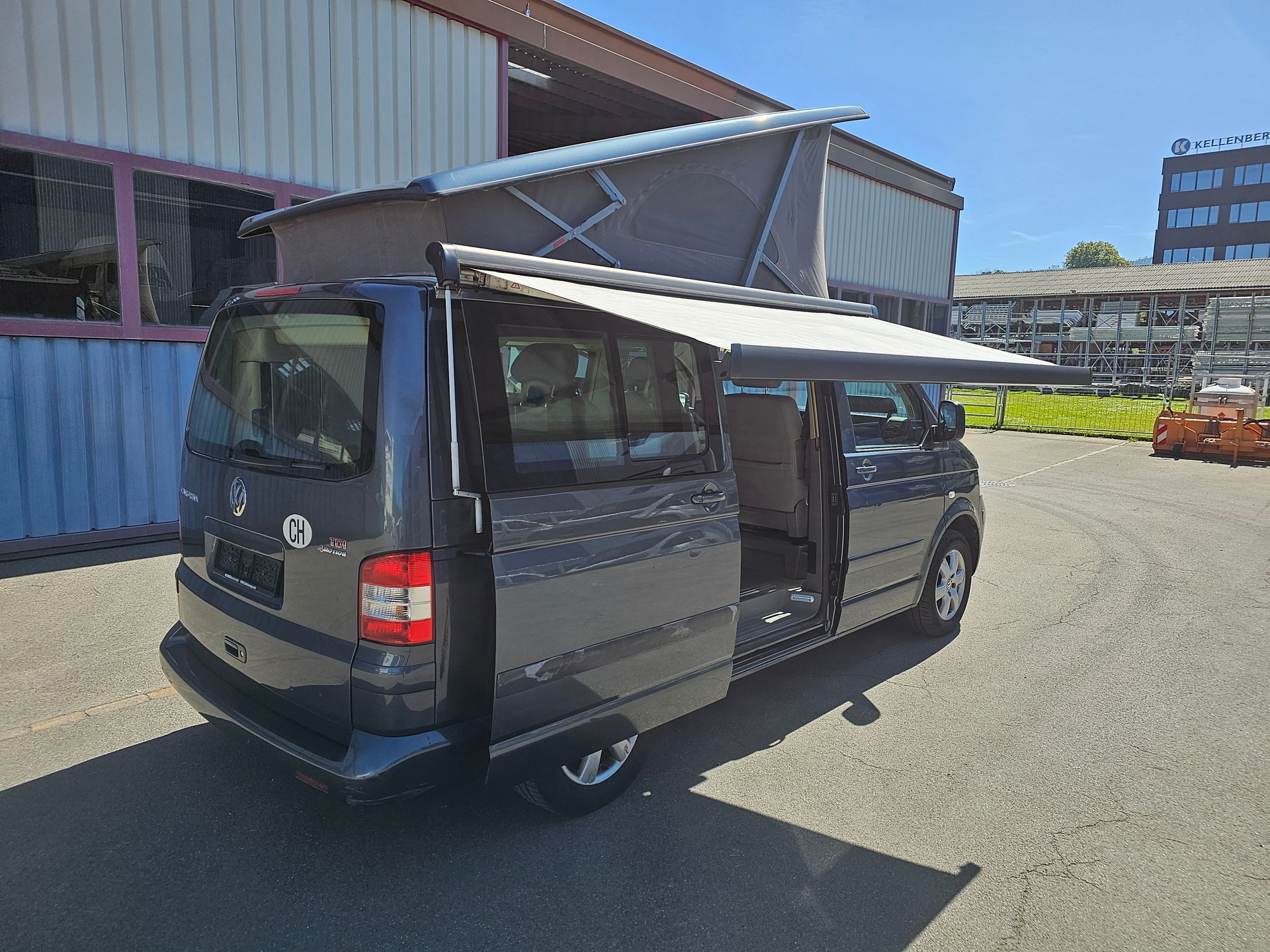 VW T5 California 4-Motion-image-1