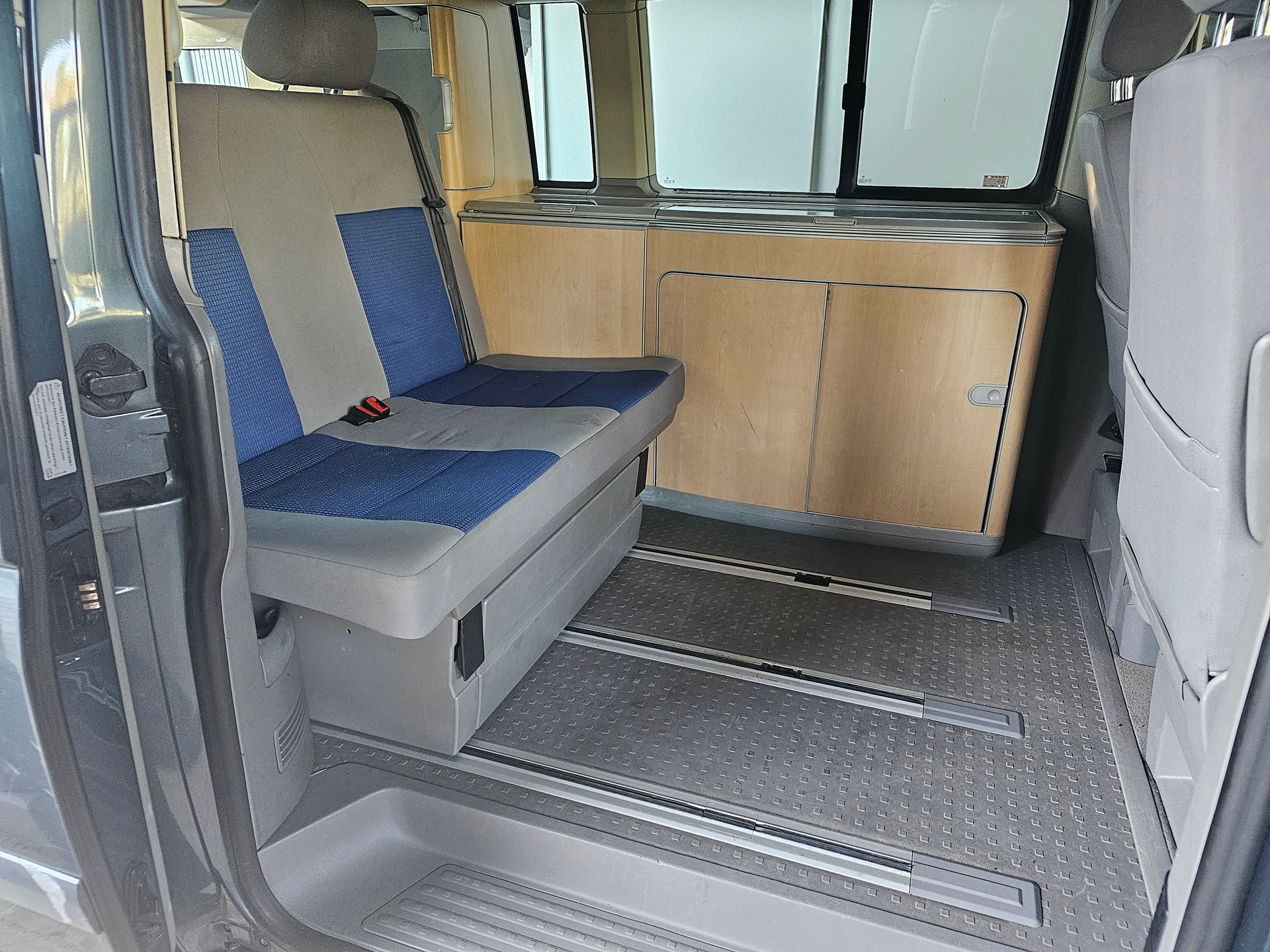 VW T5 California 4-Motion-image-4
