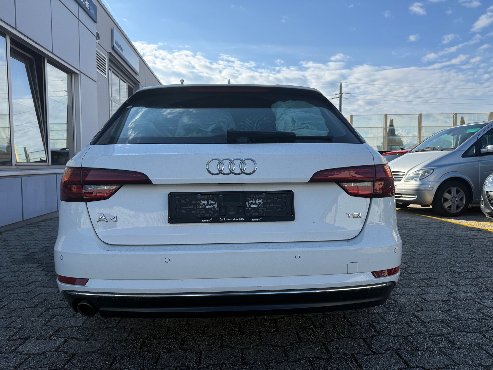 AUDI A4 Avant 2.0 TDI S-tronic-image-4