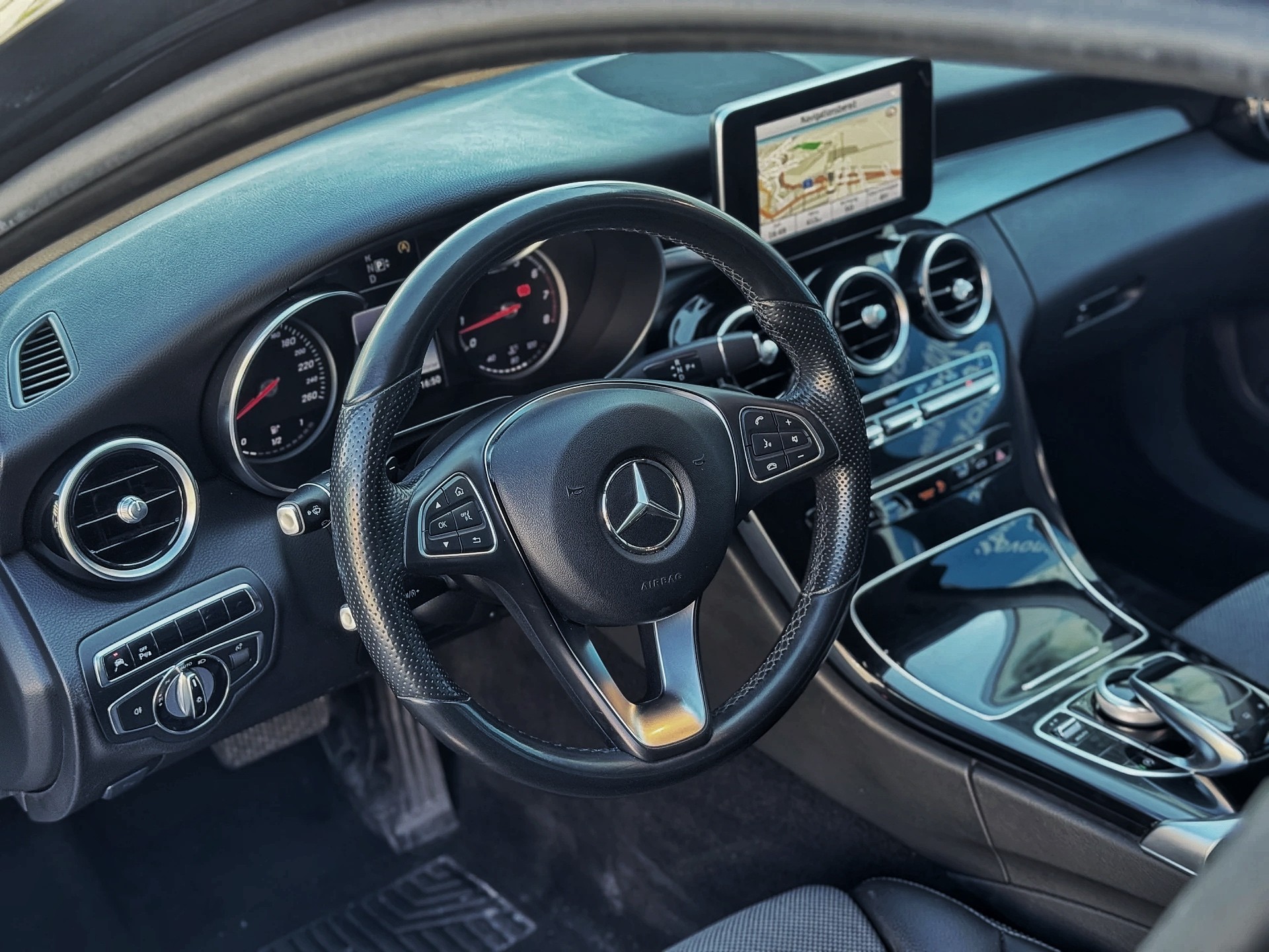 MERCEDES-BENZ C 180 AMG Line 7G-Tronic-image-12