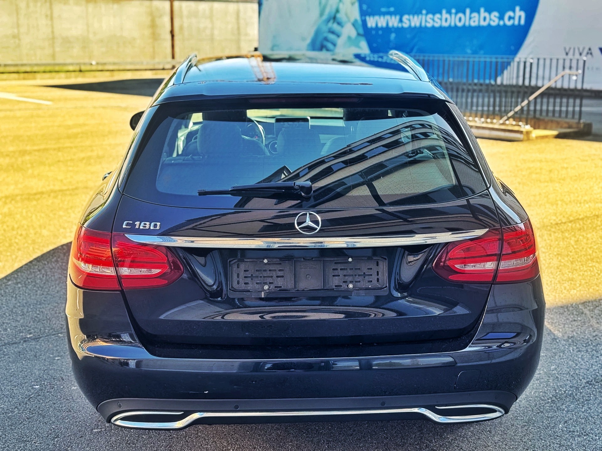 MERCEDES-BENZ C 180 AMG Line 7G-Tronic-showroom-element-3