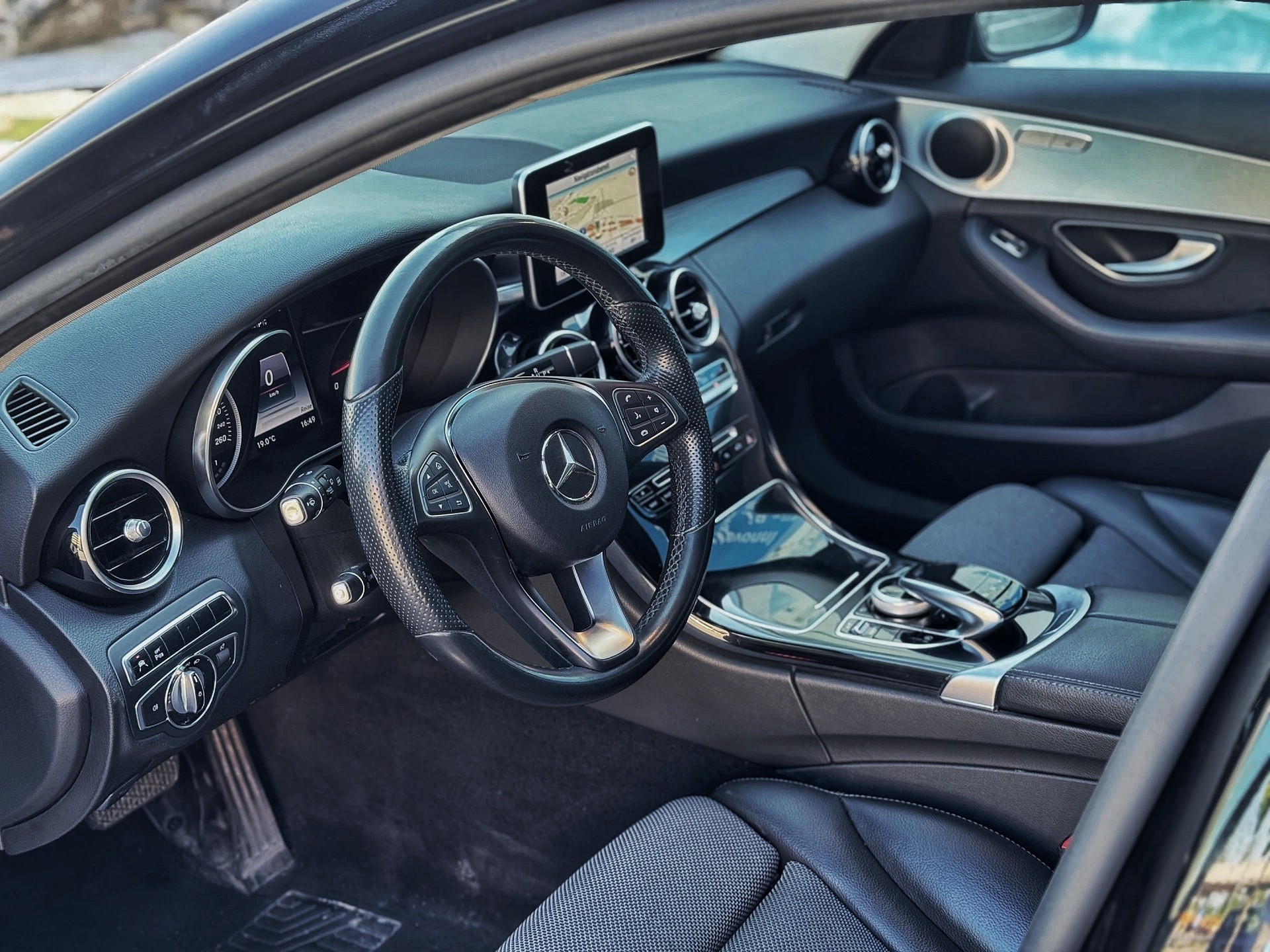 MERCEDES-BENZ C 180 AMG Line 7G-Tronic-image-9