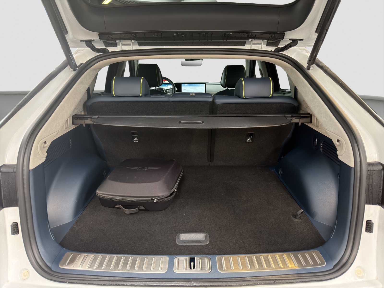 GENESIS GV60 77.4 kWh Sport Plus AWD-image-13