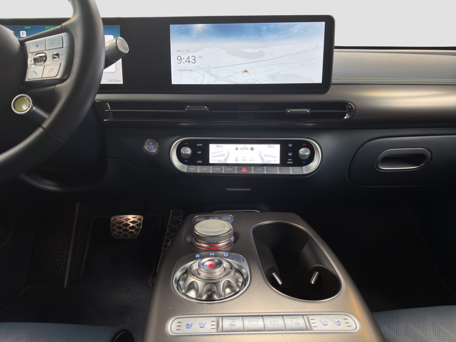 GENESIS GV60 77.4 kWh Sport Plus AWD-image-11