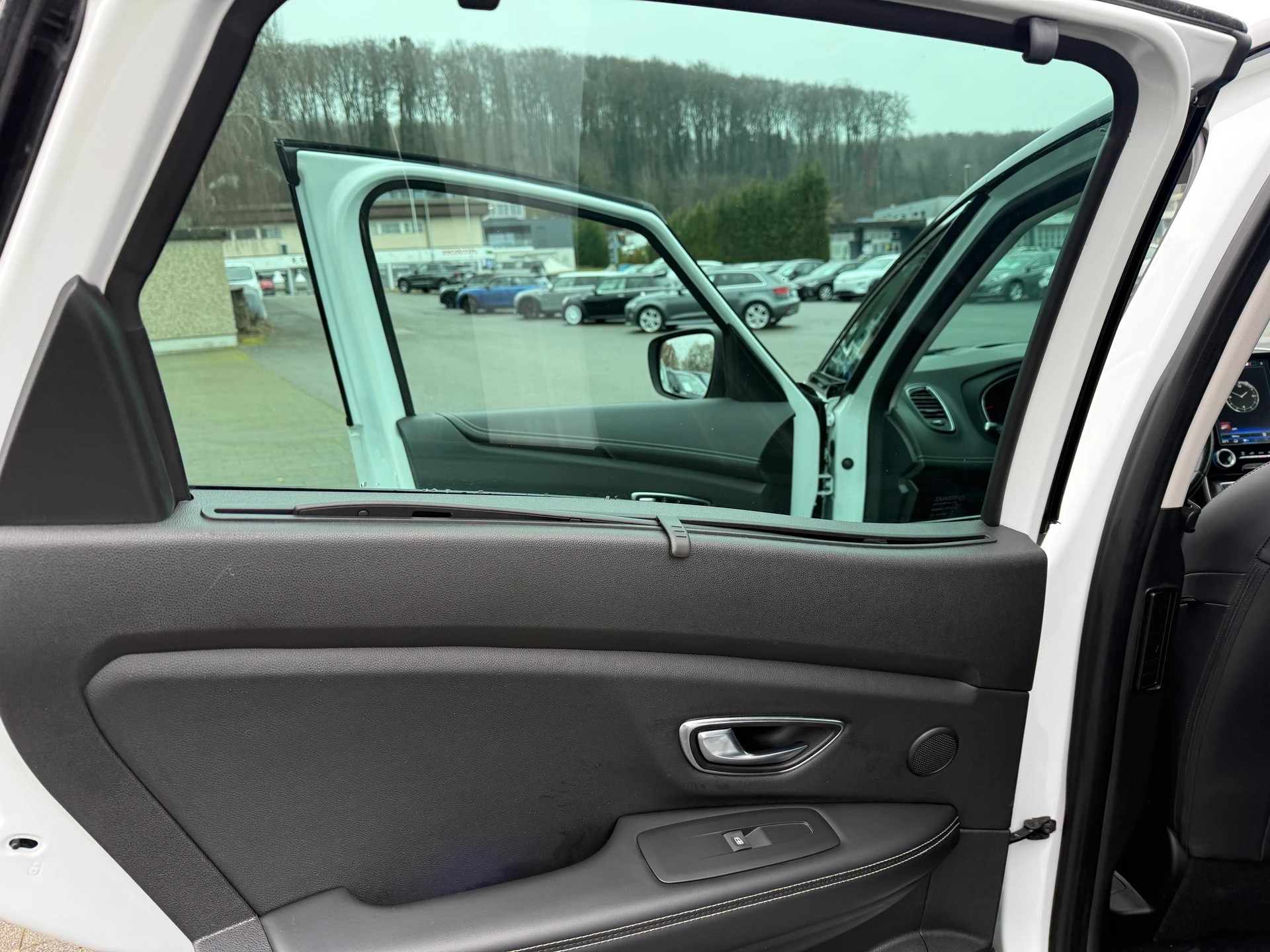 RENAULT Scénic 1.3 16V Turbo Initiale Paris EDC-image-12