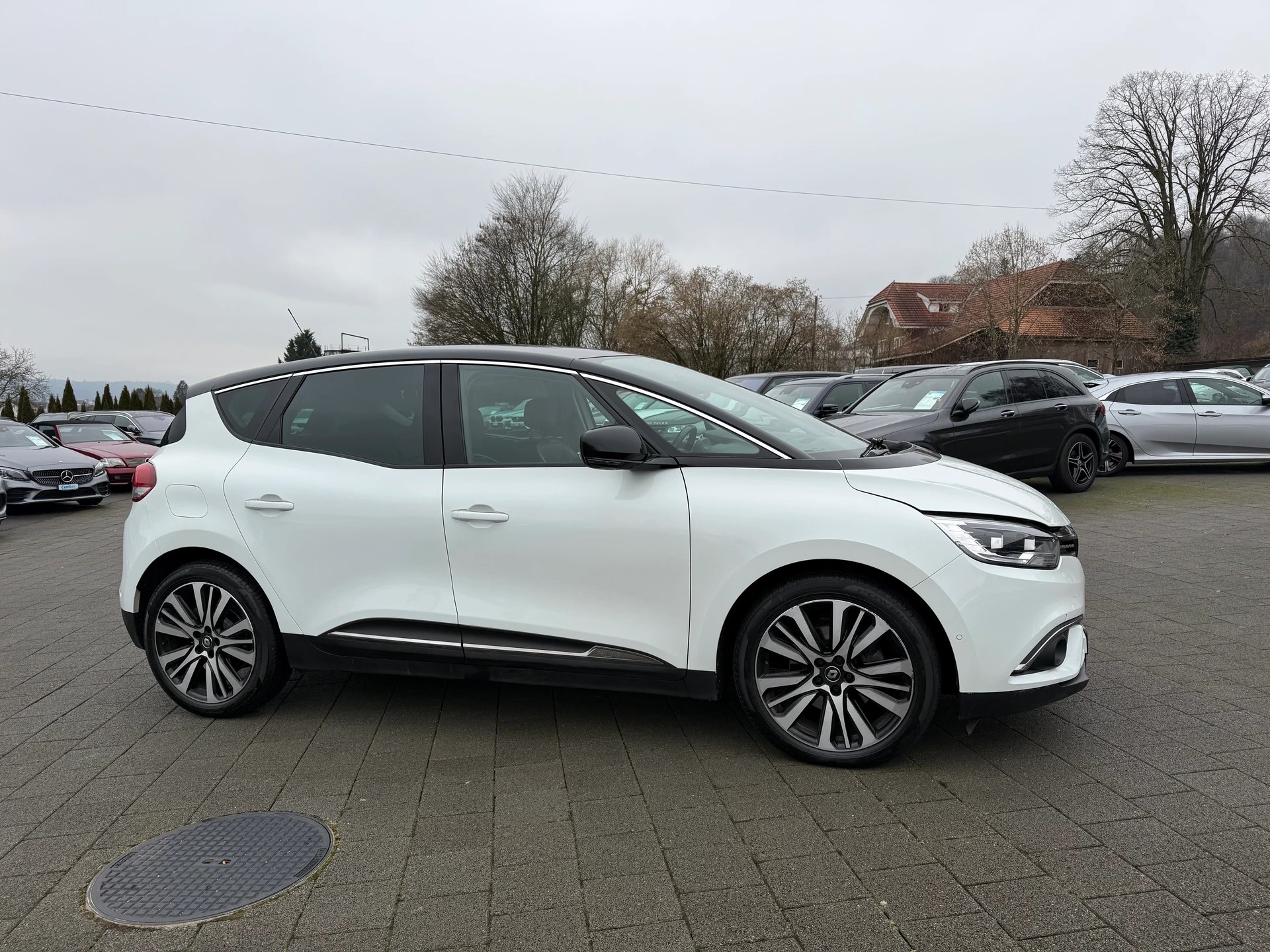 RENAULT Scénic 1.3 16V Turbo Initiale Paris EDC-image-4