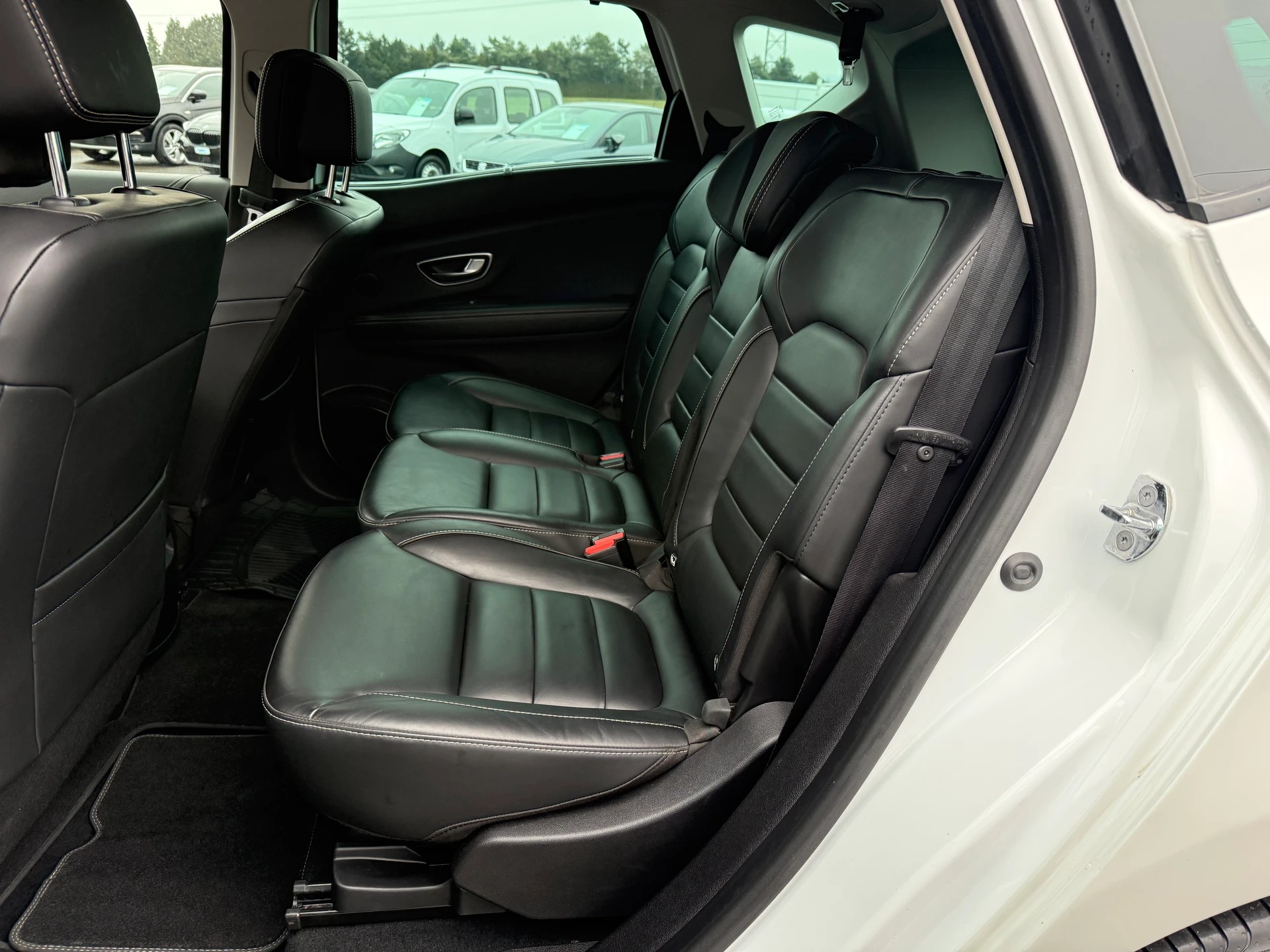 RENAULT Scénic 1.3 16V Turbo Initiale Paris EDC-image-11