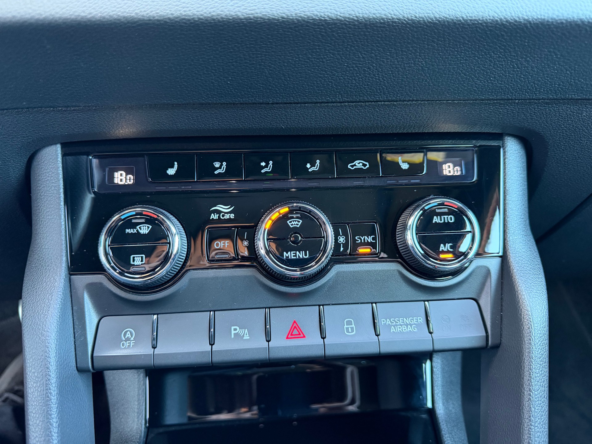 SKODA Karoq 2.0 TSI SportLine 4x4 DSG-image-19