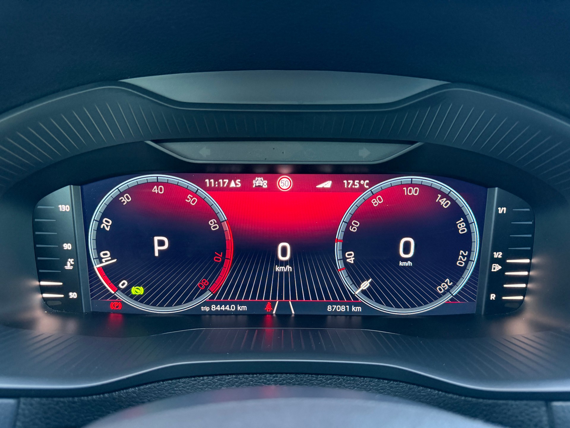 SKODA Karoq 2.0 TSI SportLine 4x4 DSG-image-14
