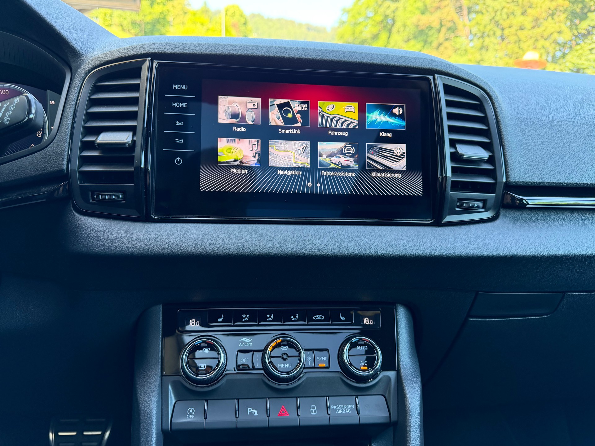 SKODA Karoq 2.0 TSI SportLine 4x4 DSG-image-16
