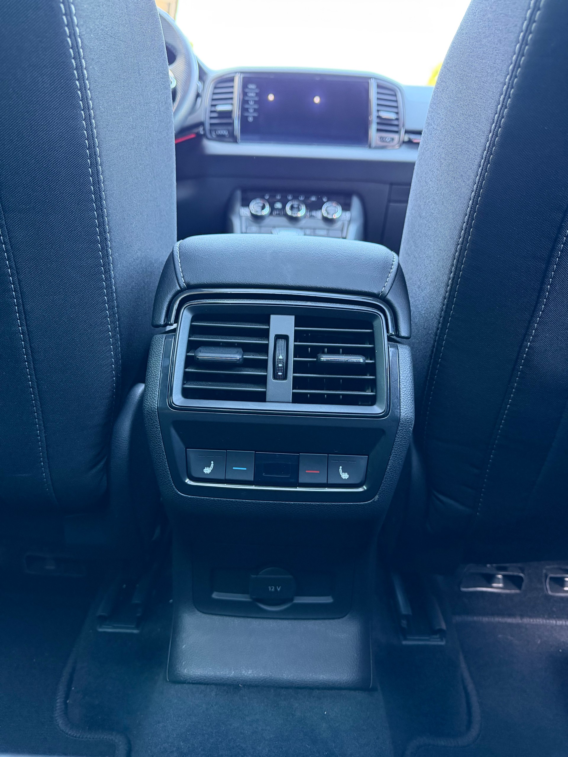 SKODA Karoq 2.0 TSI SportLine 4x4 DSG-image-24