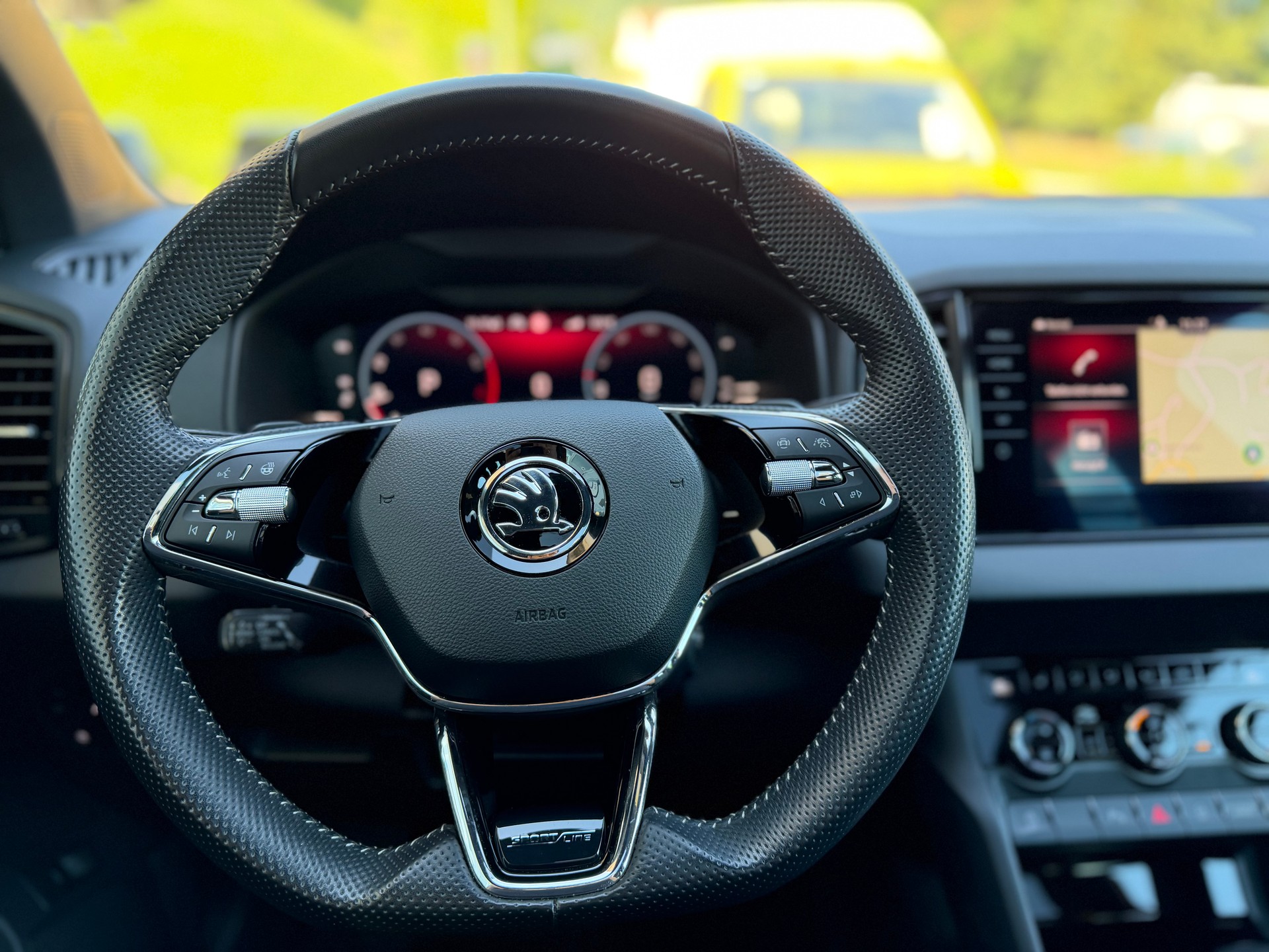 SKODA Karoq 2.0 TSI SportLine 4x4 DSG-image-12