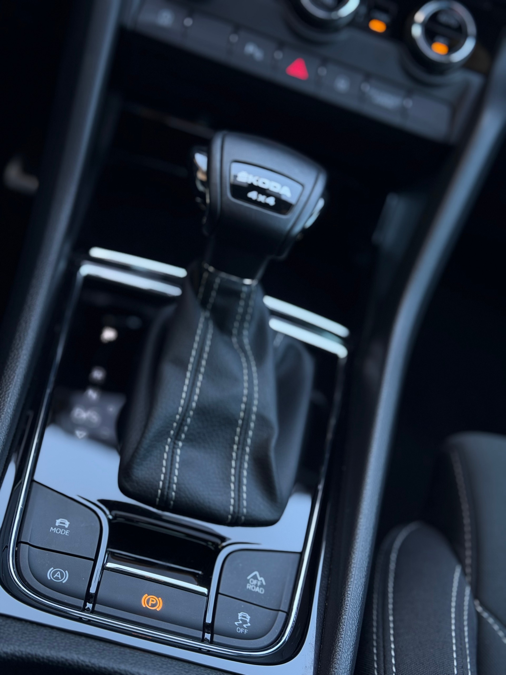 SKODA Karoq 2.0 TSI SportLine 4x4 DSG-image-18
