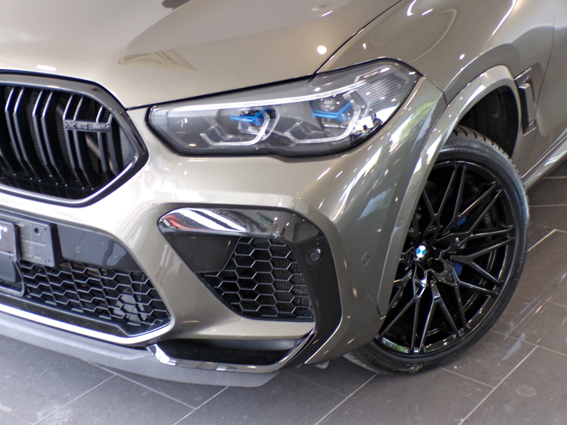 BMW X6M Steptronic M Competition-showroom-element-1