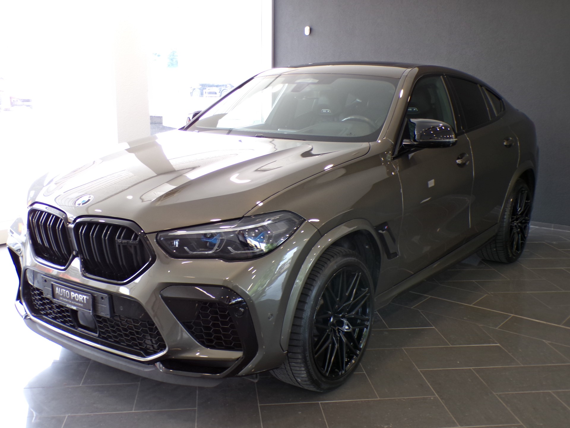 BMW X6M Steptronic M Competition-showroom-element-2