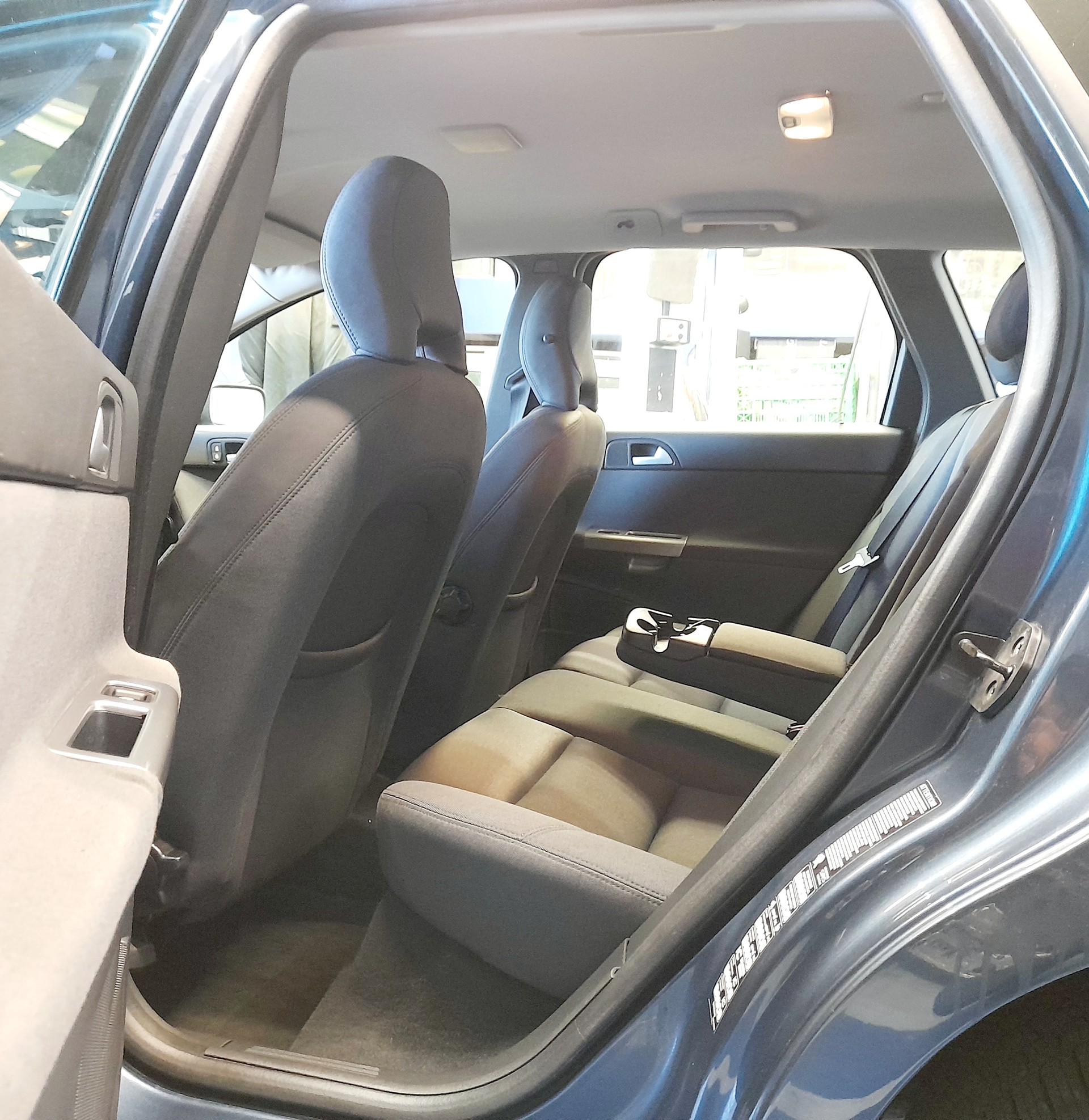 VOLVO V50 2.4-image-6
