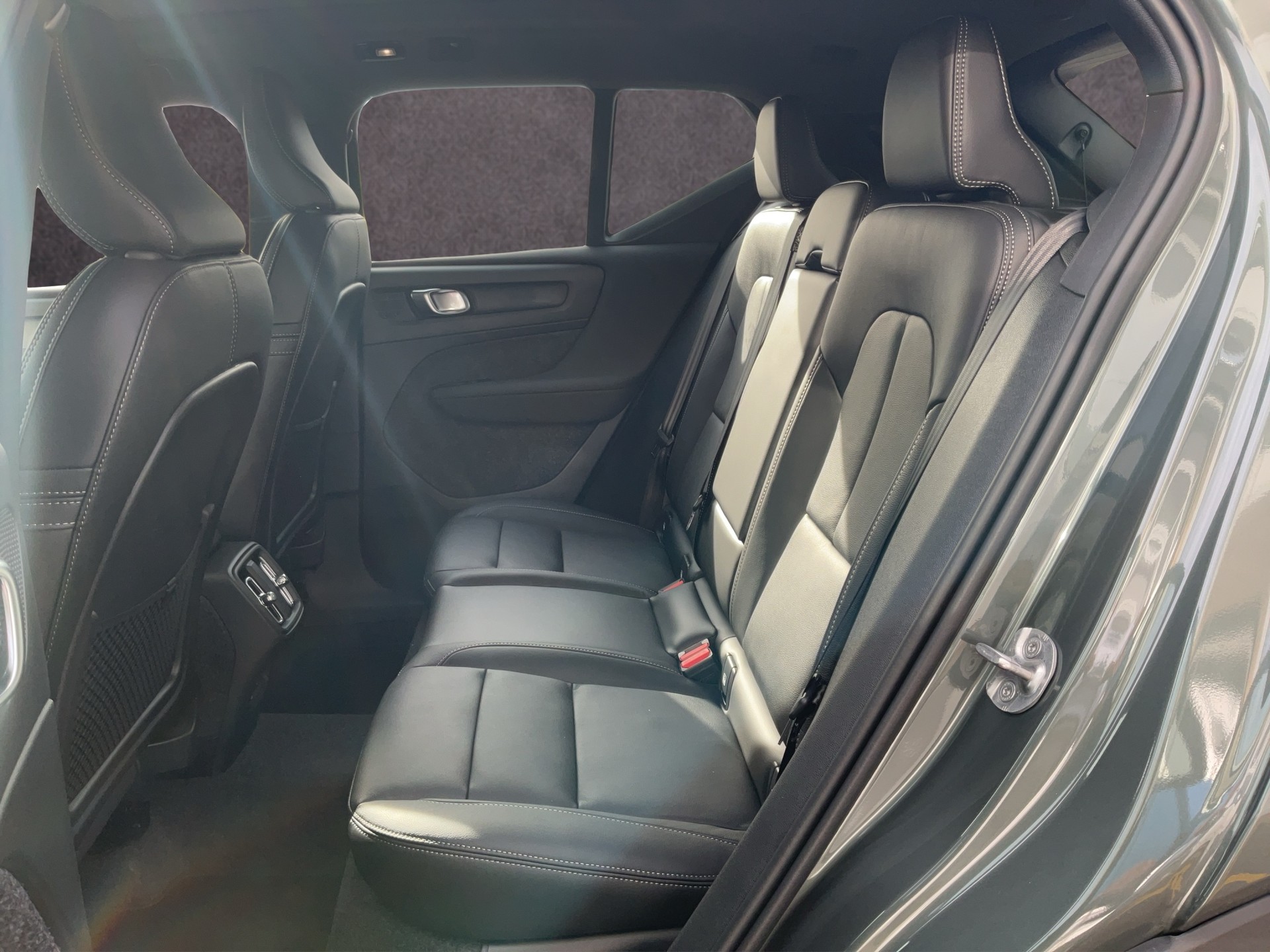 VOLVO XC40 2.0 B4 MH Ultra Dark-image-11