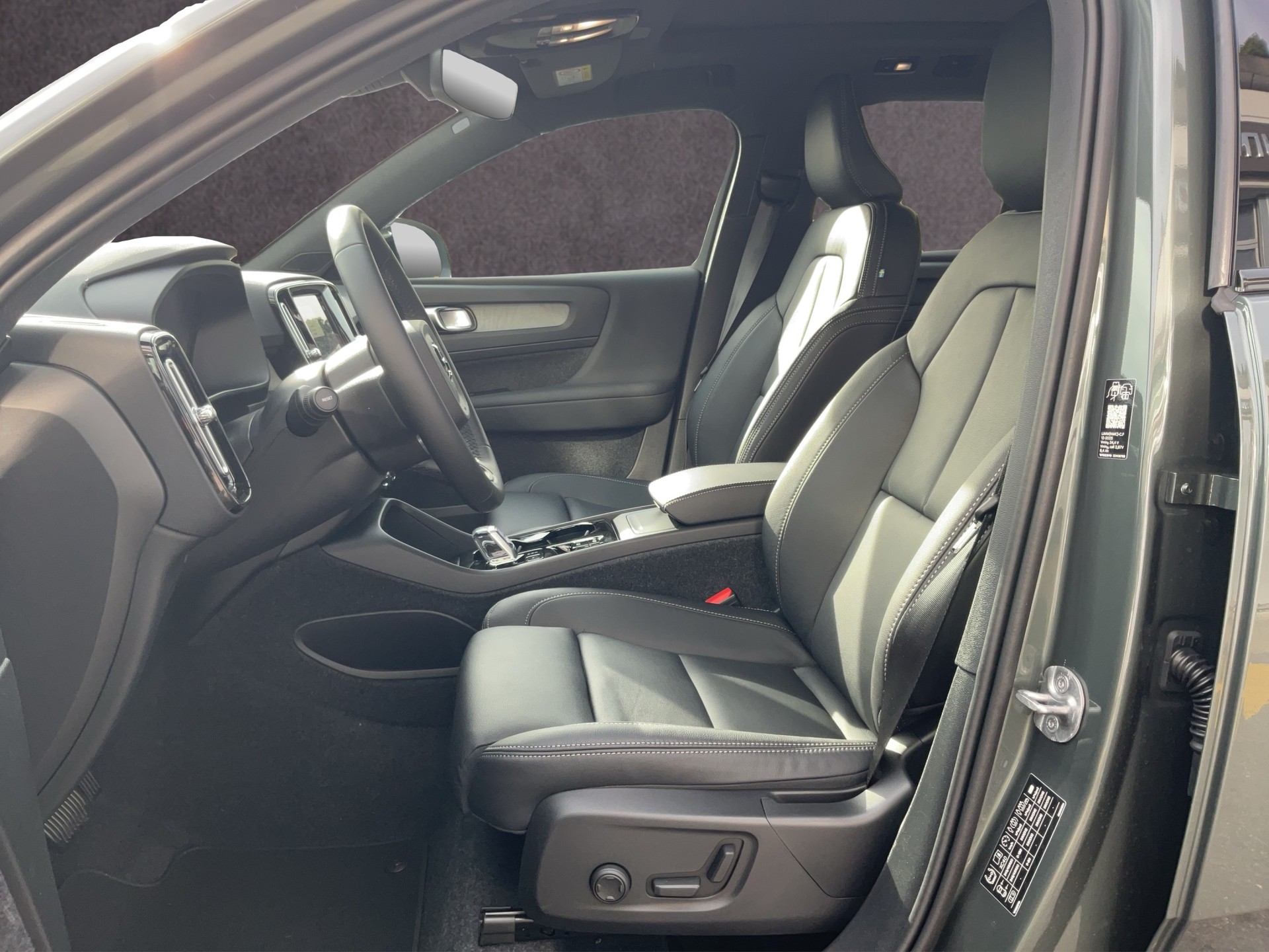VOLVO XC40 2.0 B4 MH Ultra Dark-image-10