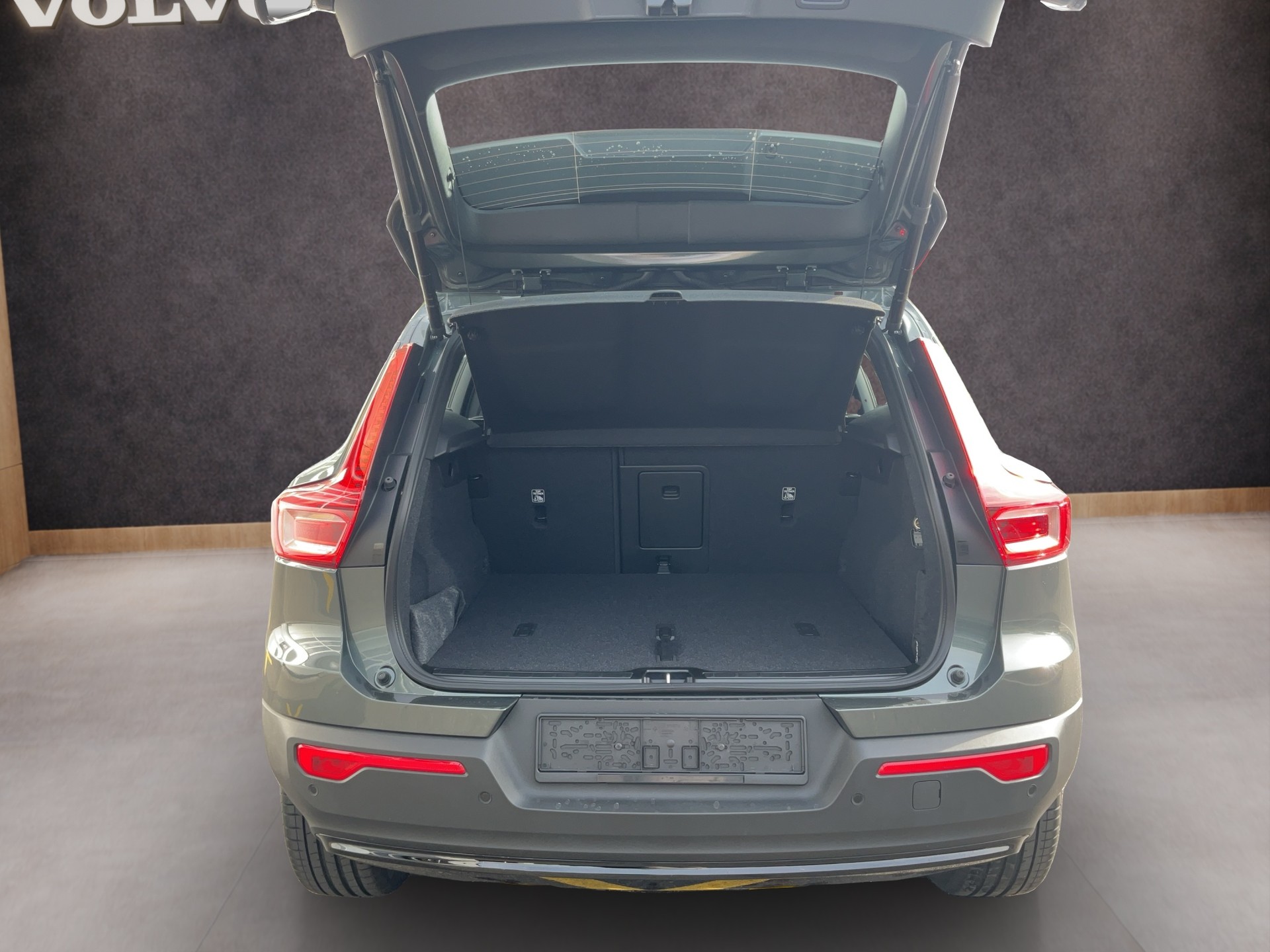 VOLVO XC40 2.0 B4 MH Ultra Dark-image-12