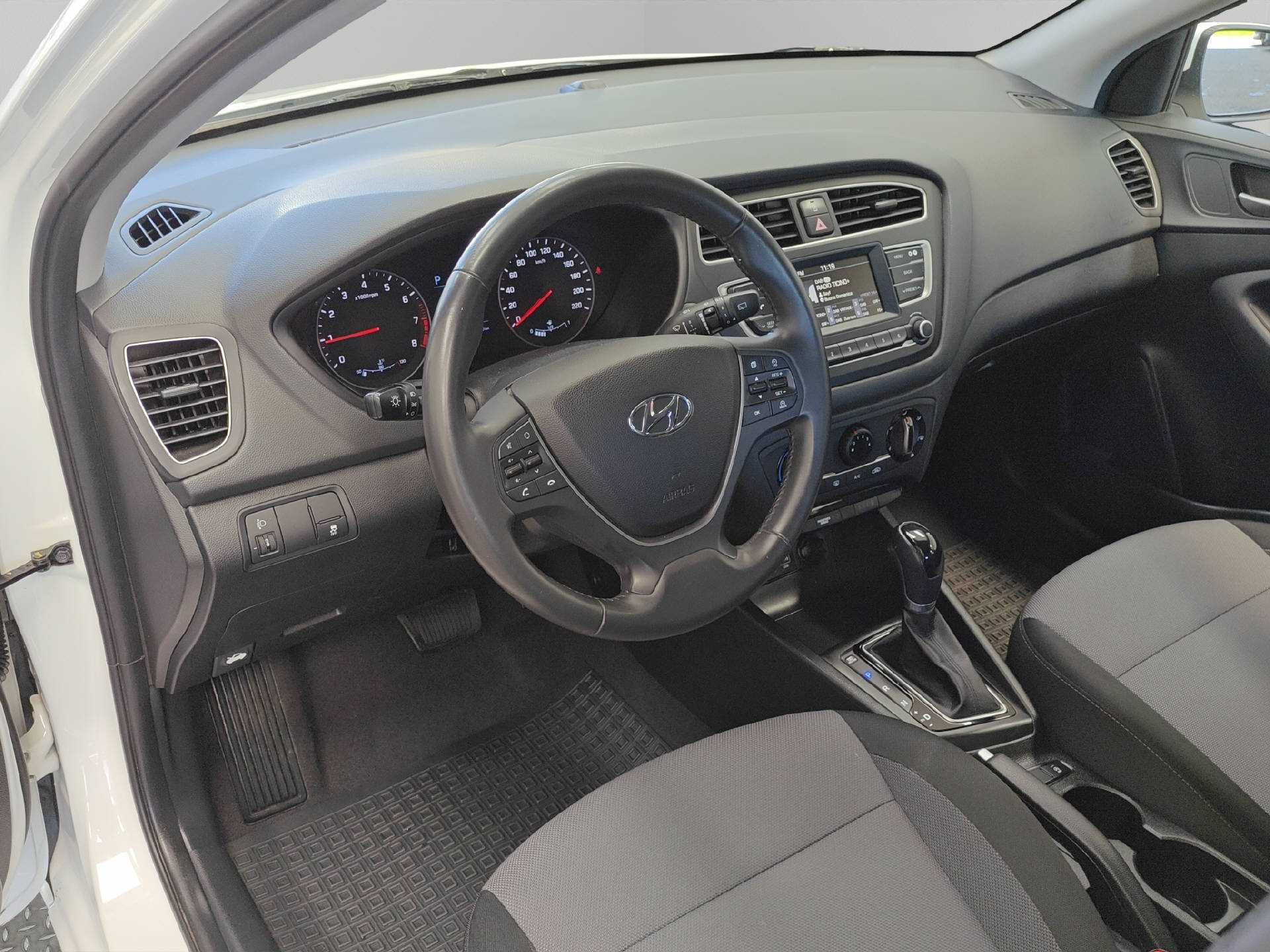 HYUNDAI i20 1.0 T-GDi Amplia-image-15