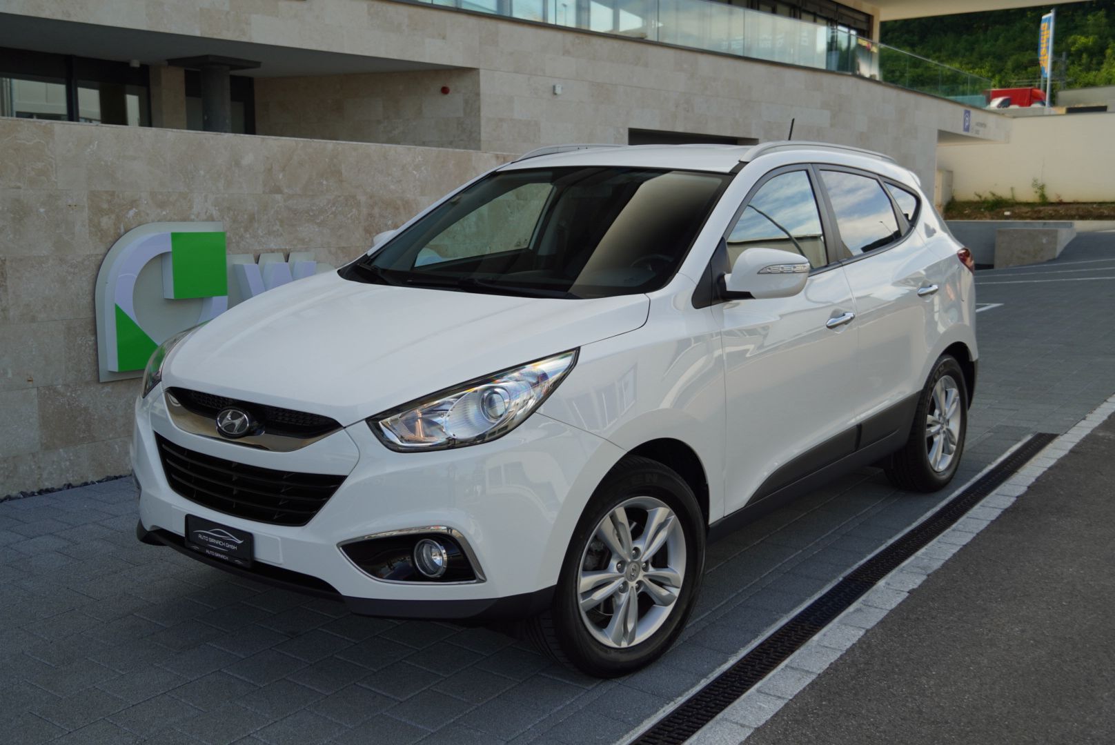 HYUNDAI iX 35 2.0 Premium 4WD Automatic-showroom-element-1